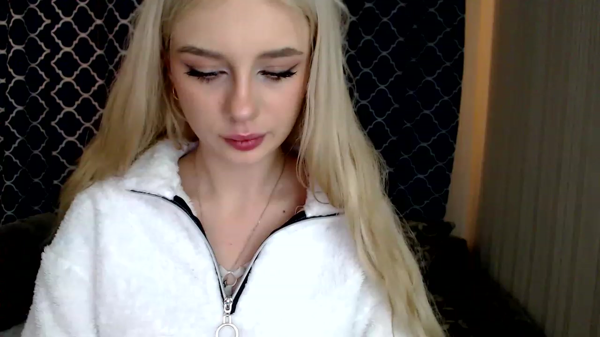 Gallery image thumbnail from Ririma_xo's myfreecams stream on, 12/06/2022, 08:16 image 7 of 20