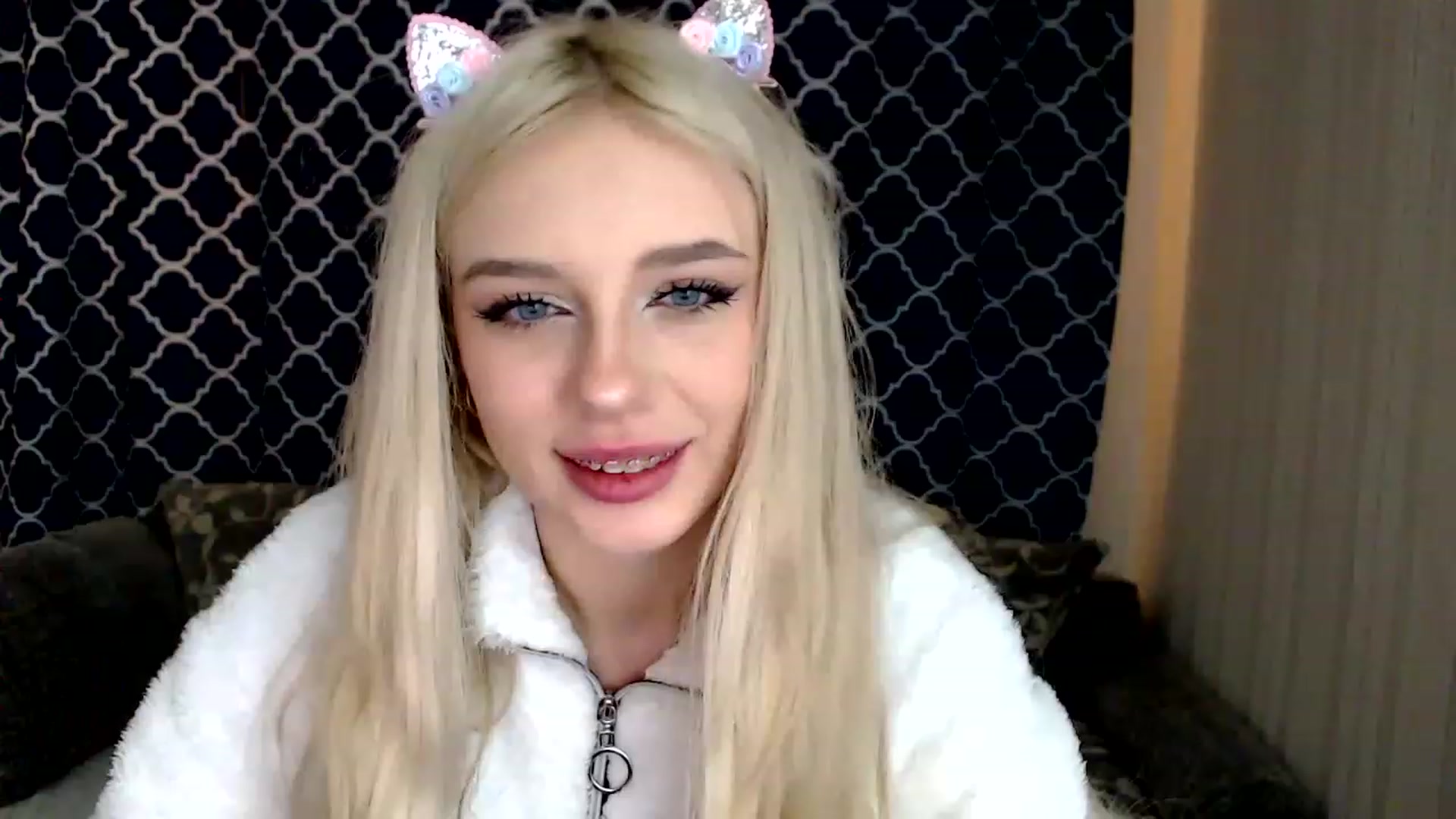 Gallery image thumbnail from Ririma_xo's myfreecams stream on, 12/06/2022, 08:16 image 4 of 20