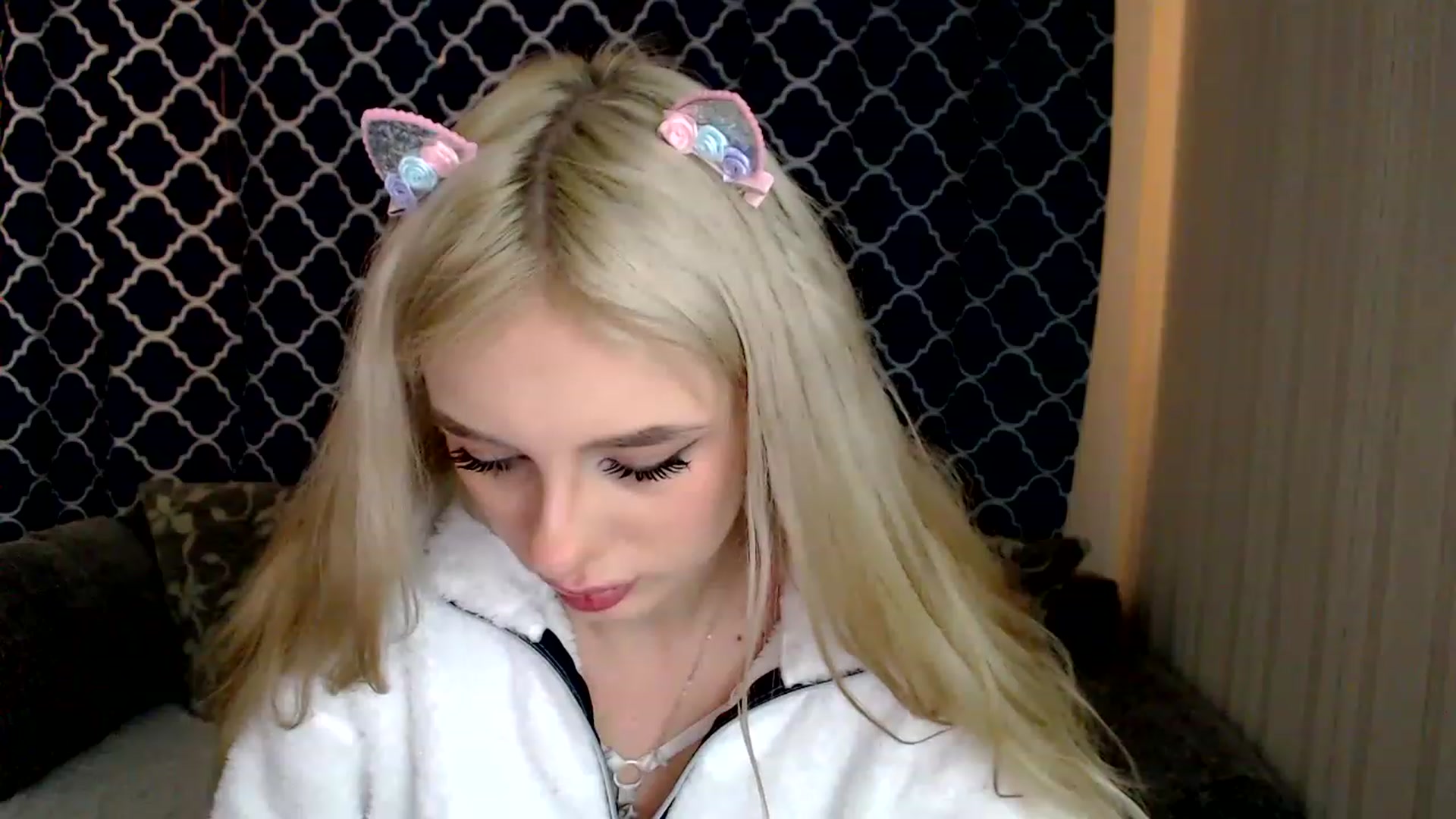 Gallery image thumbnail from Ririma_xo's myfreecams stream on, 12/06/2022, 08:16 image 12 of 20