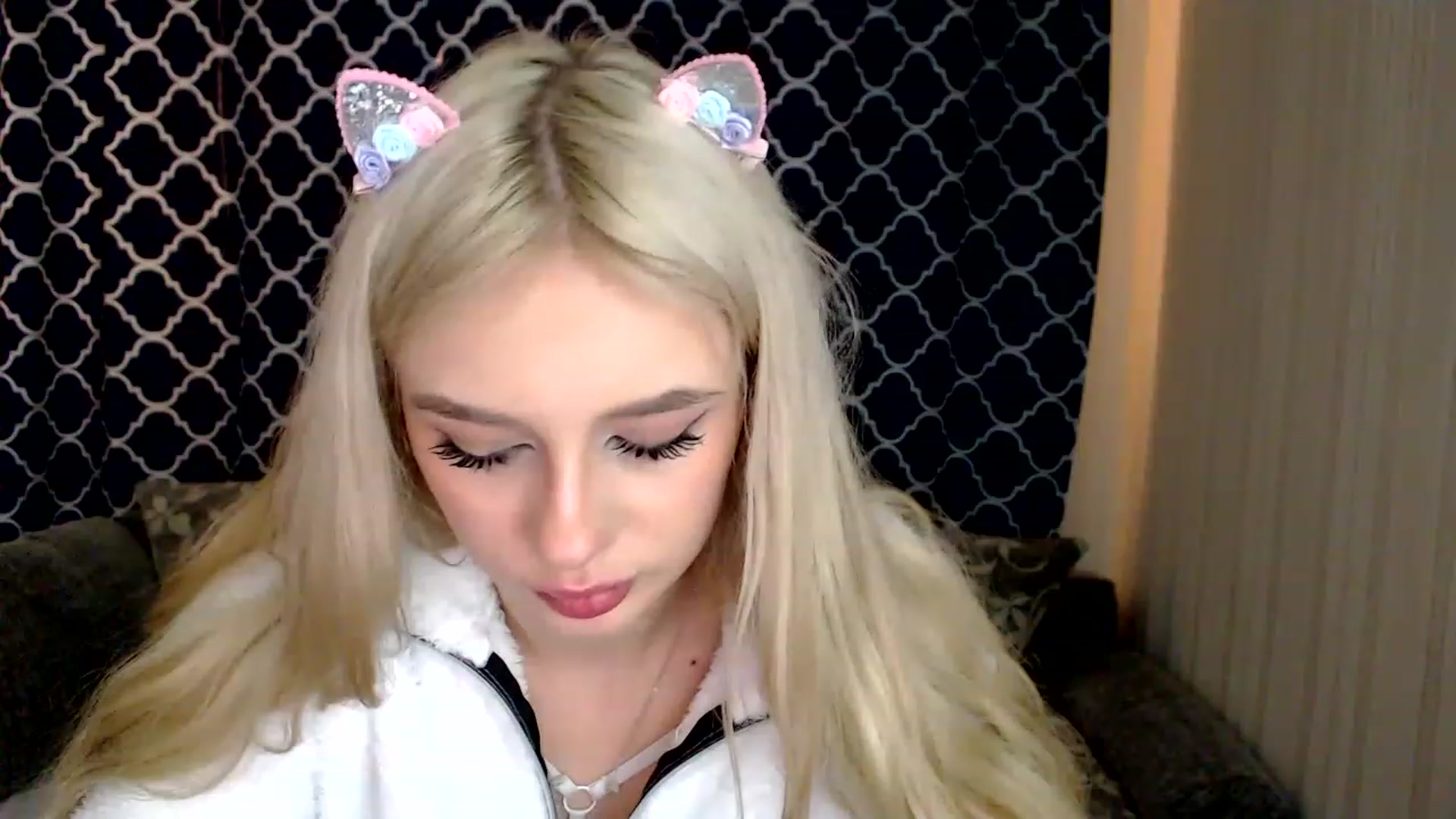 Gallery image thumbnail from Ririma_xo's myfreecams stream on, 12/06/2022, 08:16 image 13 of 20