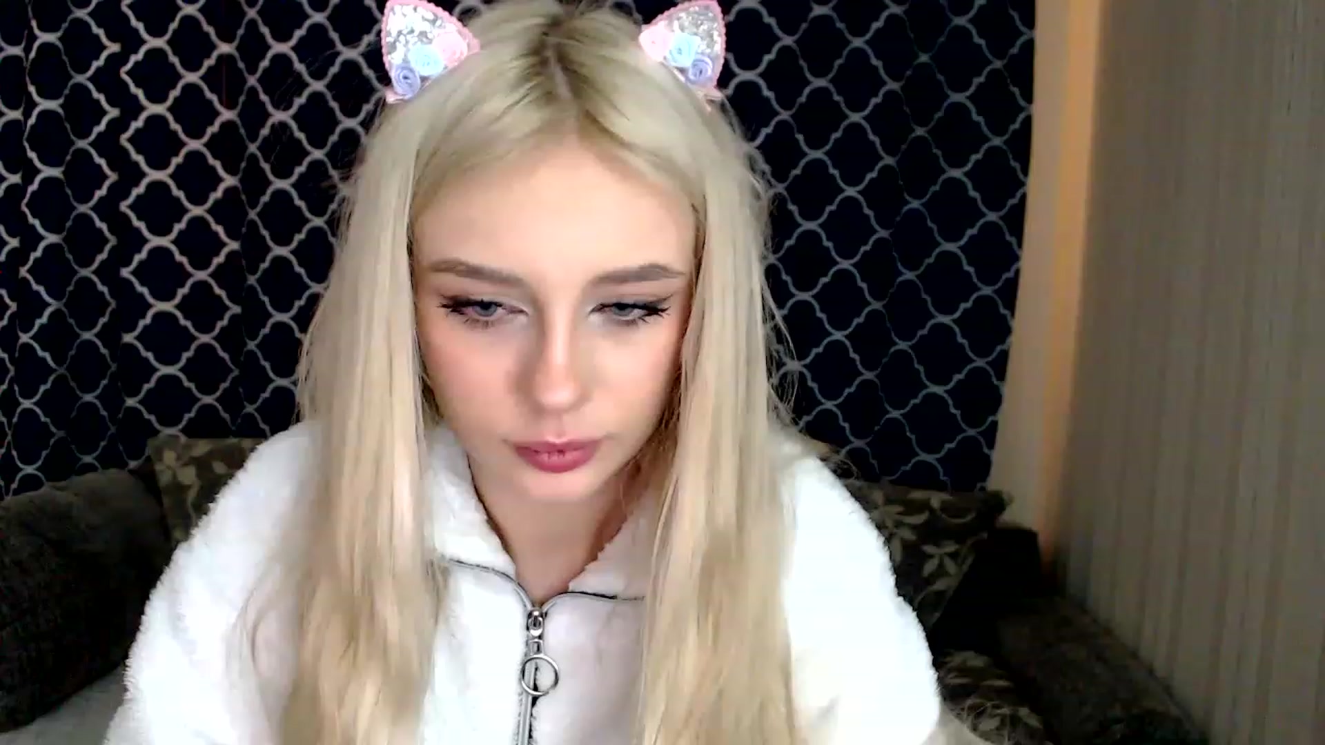 Gallery image thumbnail from Ririma_xo's myfreecams stream on, 12/06/2022, 08:16 image 3 of 20