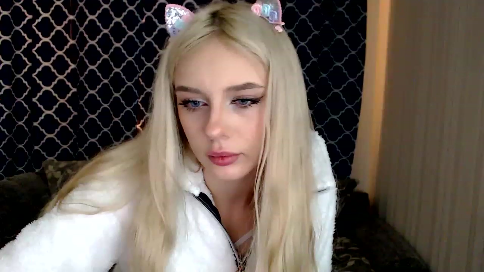 Gallery image thumbnail from Ririma_xo's myfreecams stream on, 12/06/2022, 08:16 image 18 of 20