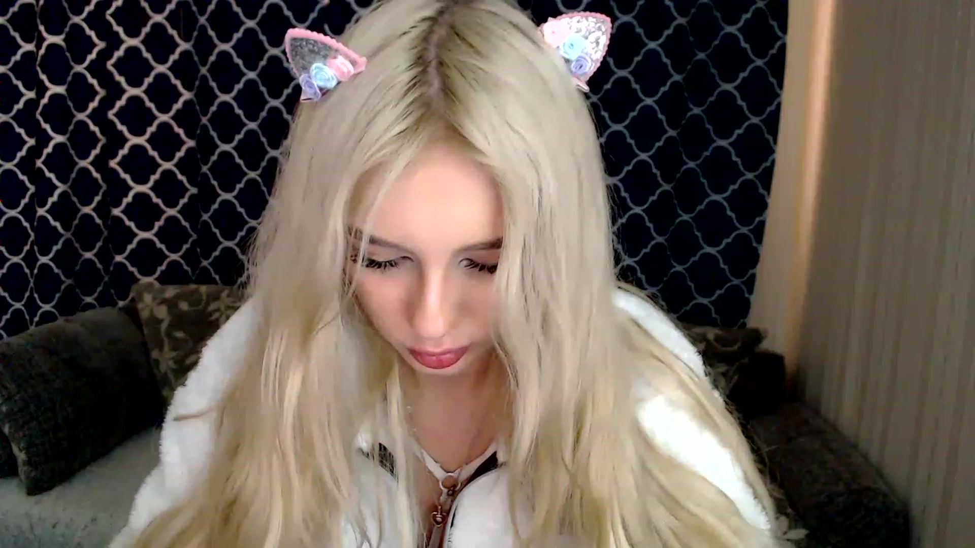 Gallery image thumbnail from Ririma_xo's myfreecams stream on, 12/06/2022, 09:54 image 3 of 20