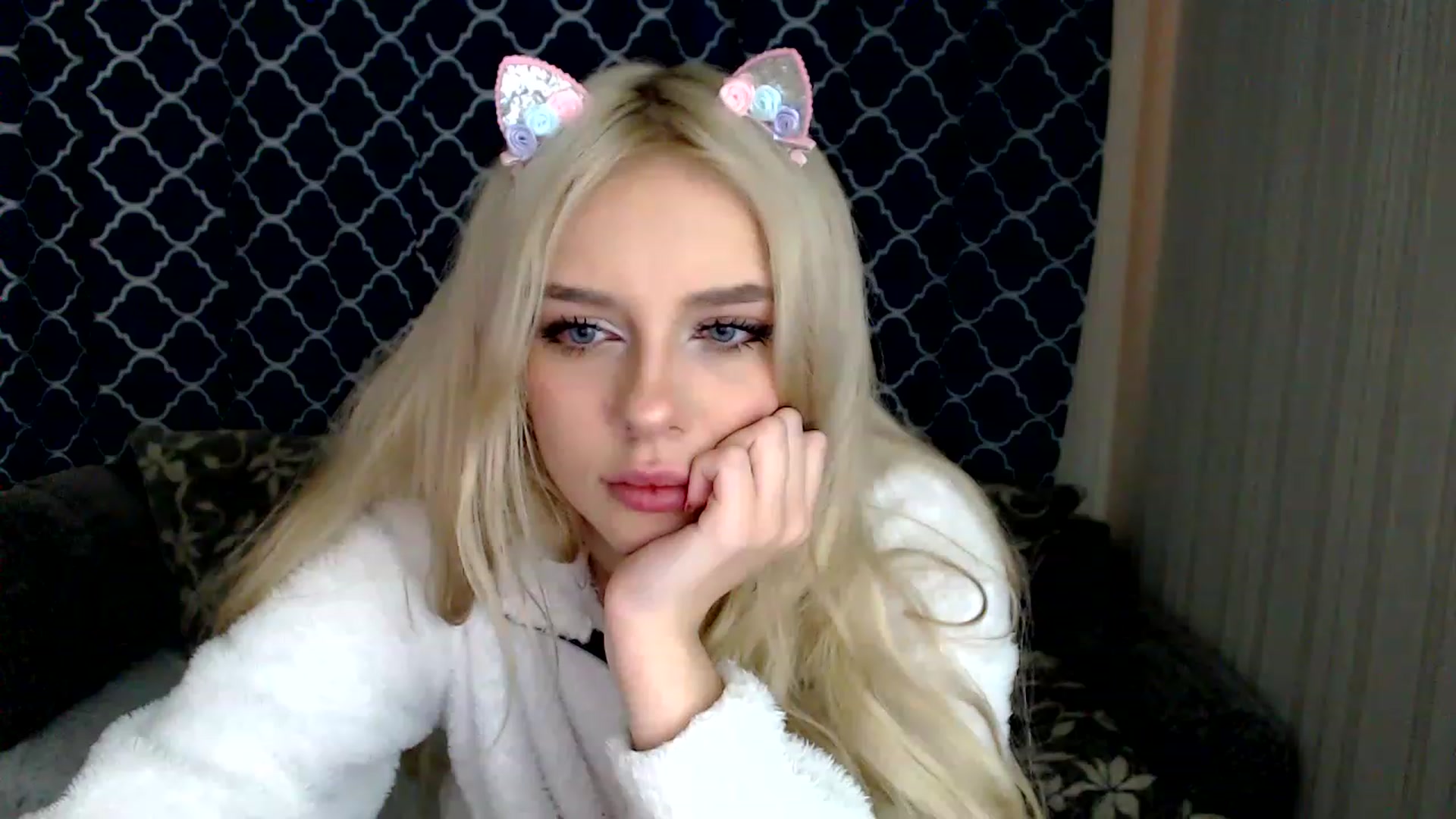 Gallery image thumbnail from Ririma_xo's myfreecams stream on, 12/06/2022, 09:54 image 16 of 20