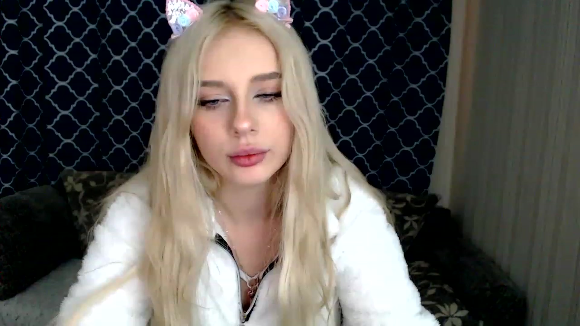 Gallery image thumbnail from Ririma_xo's myfreecams stream on, 12/06/2022, 09:54 image 13 of 20