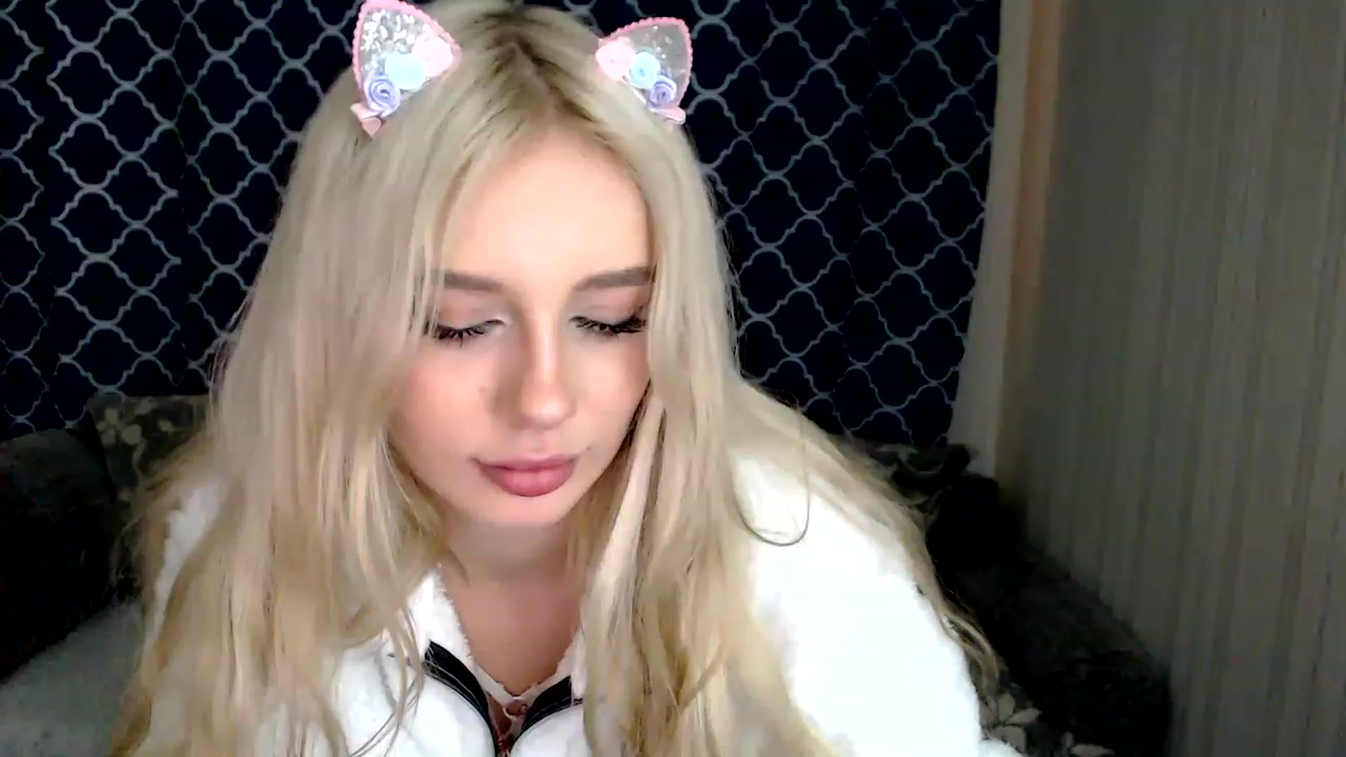 Gallery image thumbnail from Ririma_xo's myfreecams stream on, 12/06/2022, 09:54 image 20 of 20