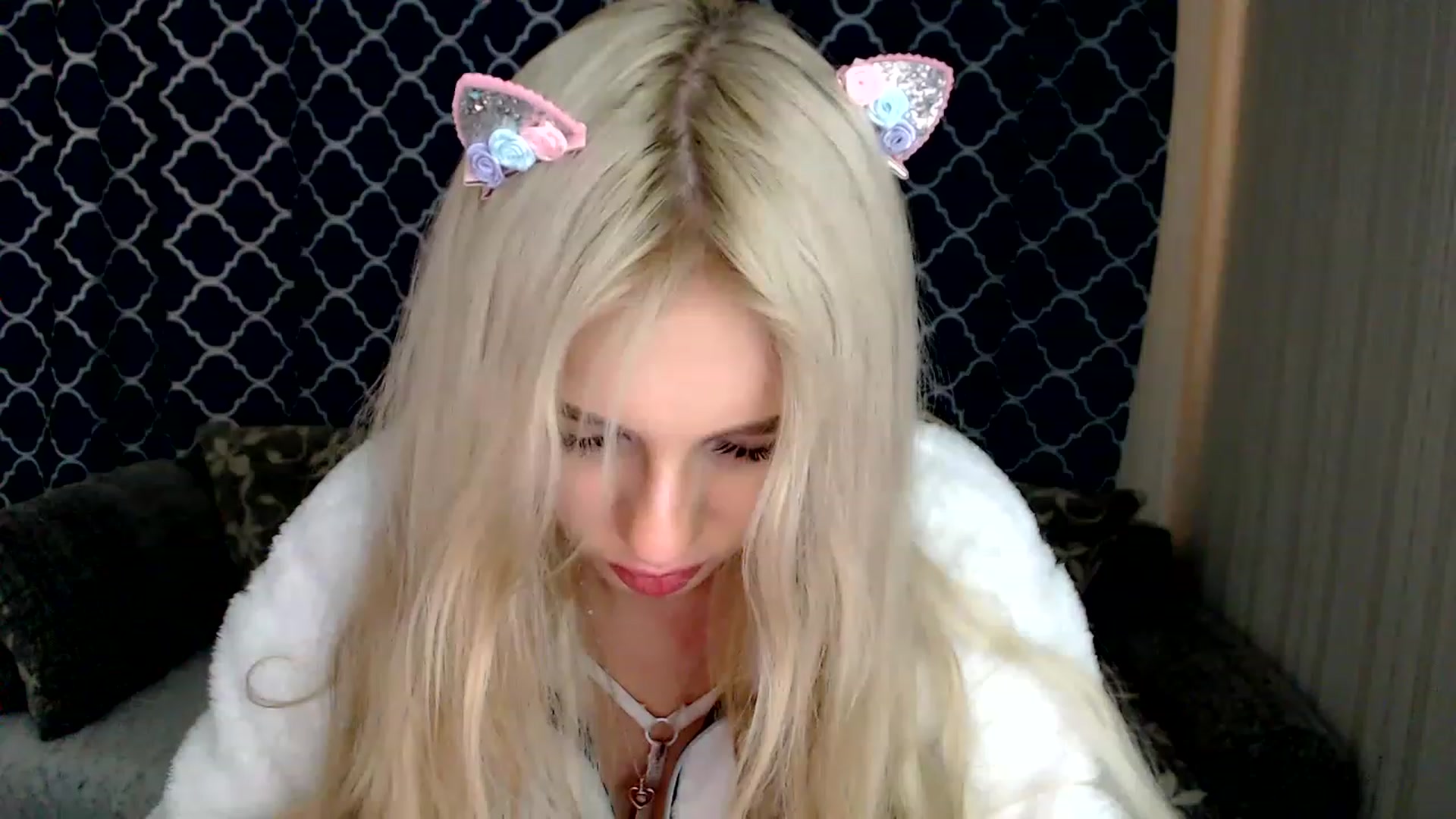 Gallery image thumbnail from Ririma_xo's myfreecams stream on, 12/06/2022, 09:54 image 4 of 20