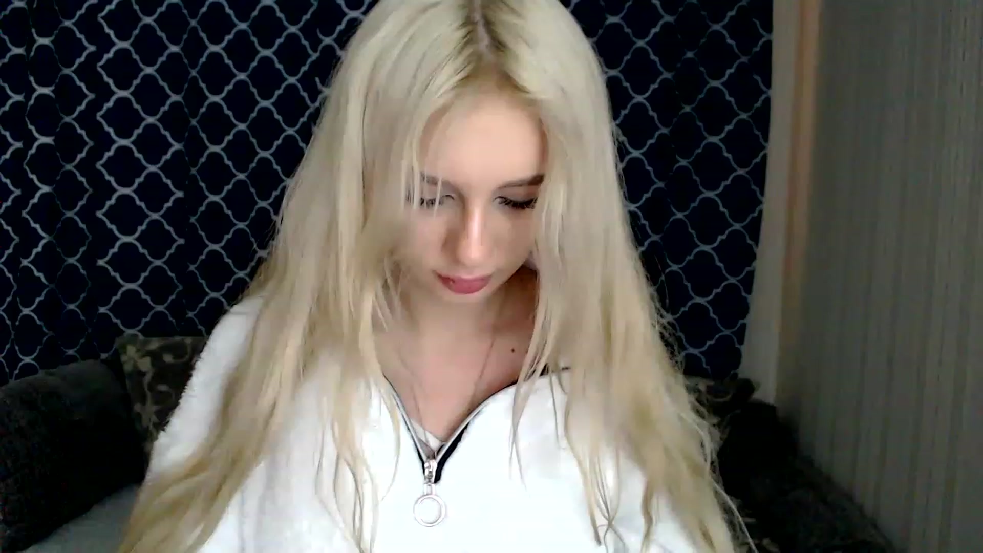 Gallery image thumbnail from Ririma_xo's myfreecams stream on, 12/06/2022, 09:54 image 9 of 20