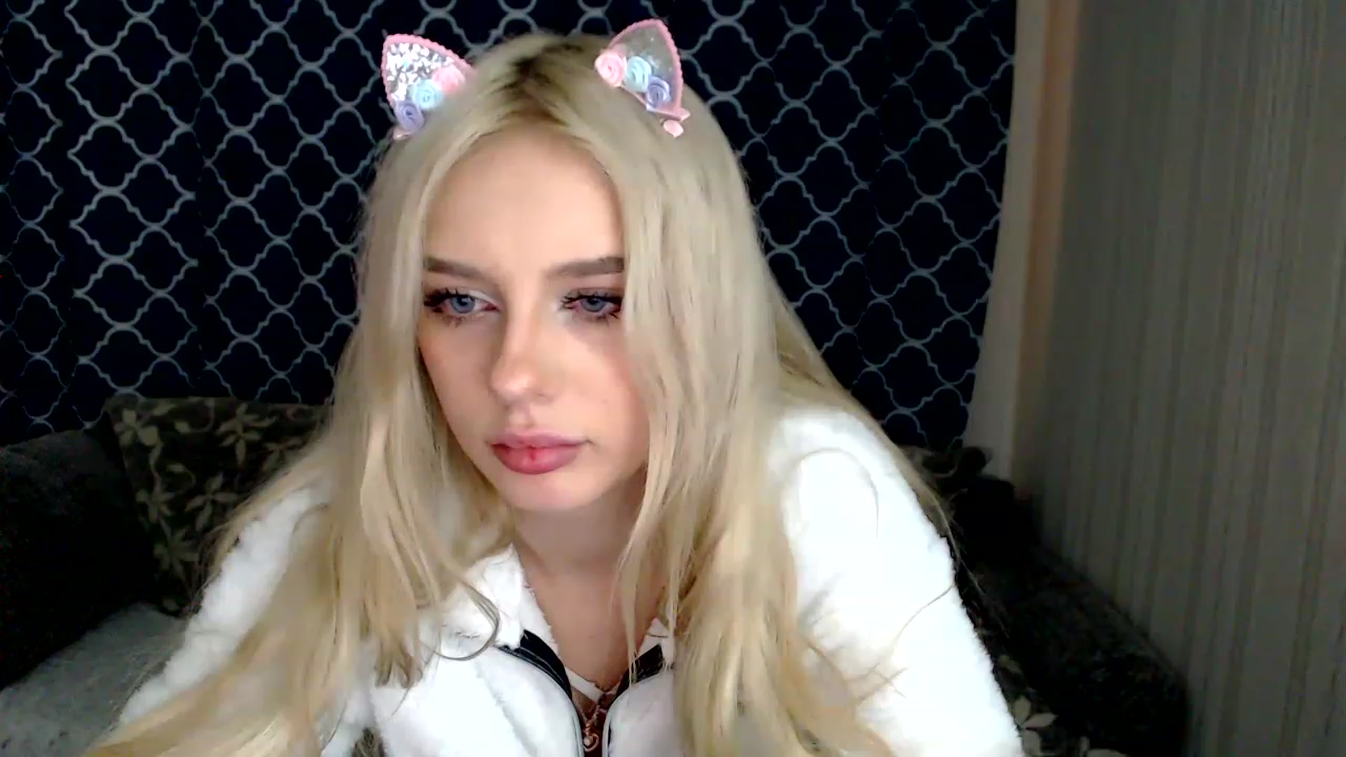 Gallery image thumbnail from Ririma_xo's myfreecams stream on, 12/06/2022, 09:54 image 17 of 20