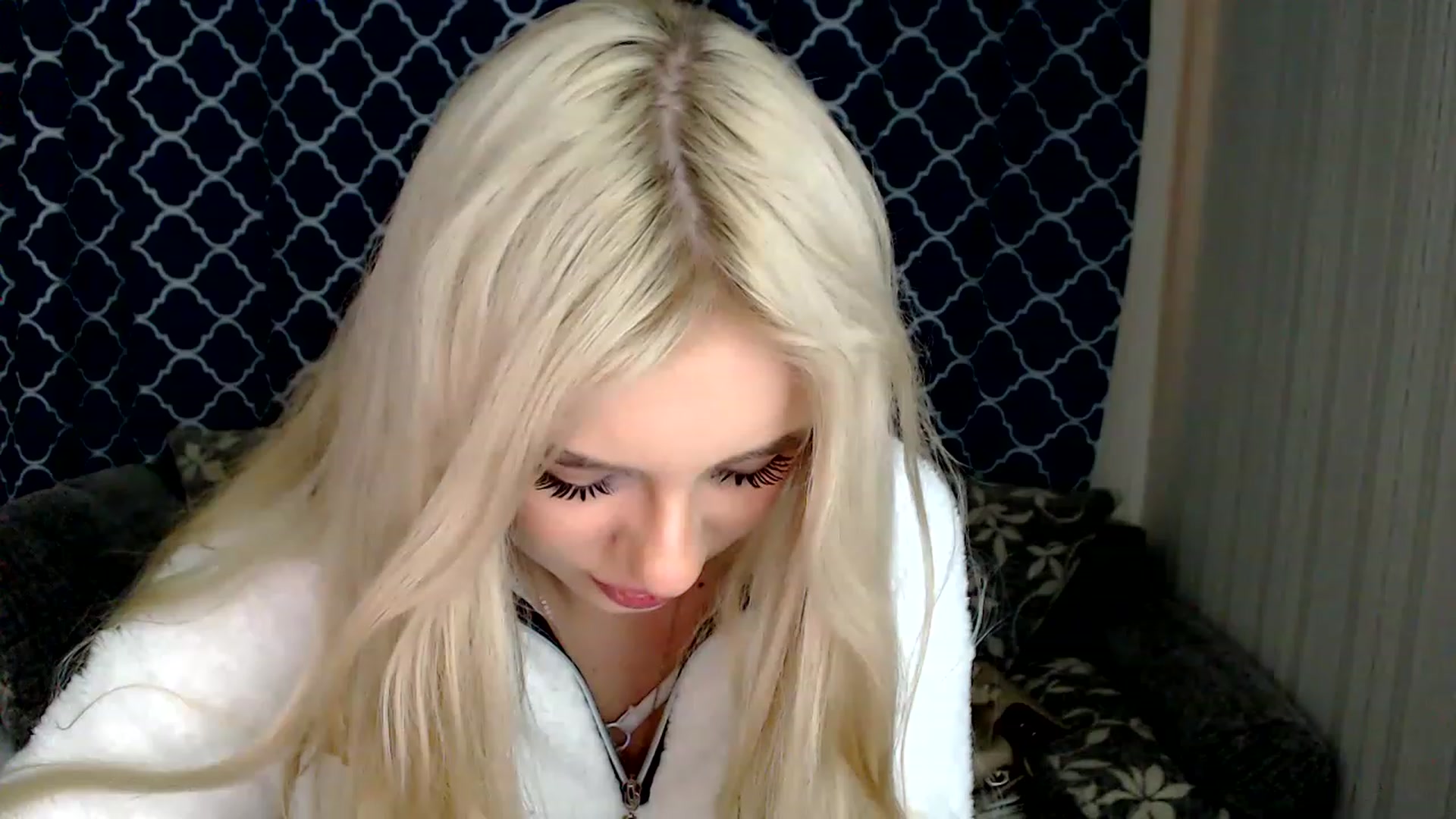 Gallery image thumbnail from Ririma_xo's myfreecams stream on, 12/06/2022, 09:54 image 12 of 20