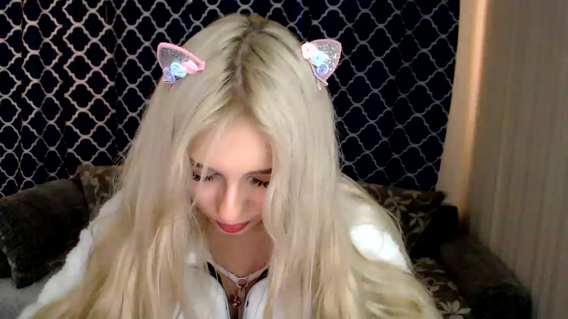 Gallery image thumbnail from Ririma_xo's myfreecams stream on, 12/06/2022, 09:54 image 1 of 20