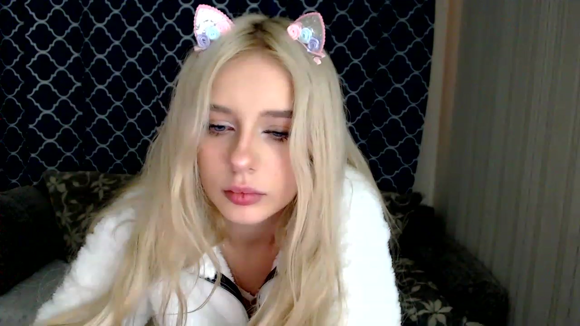 Gallery image thumbnail from Ririma_xo's myfreecams stream on, 12/06/2022, 09:54 image 18 of 20