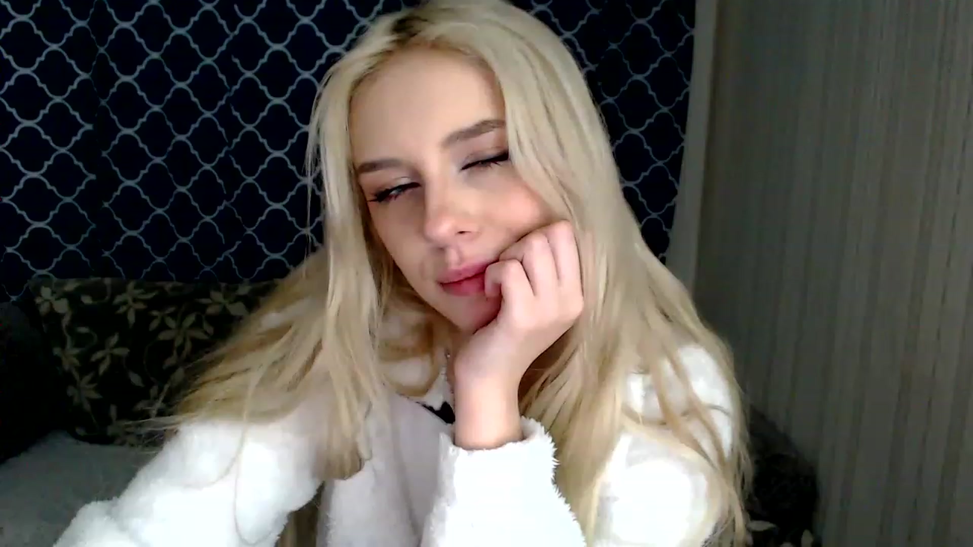 Gallery image thumbnail from Ririma_xo's myfreecams stream on, 12/06/2022, 12:30 image 10 of 20