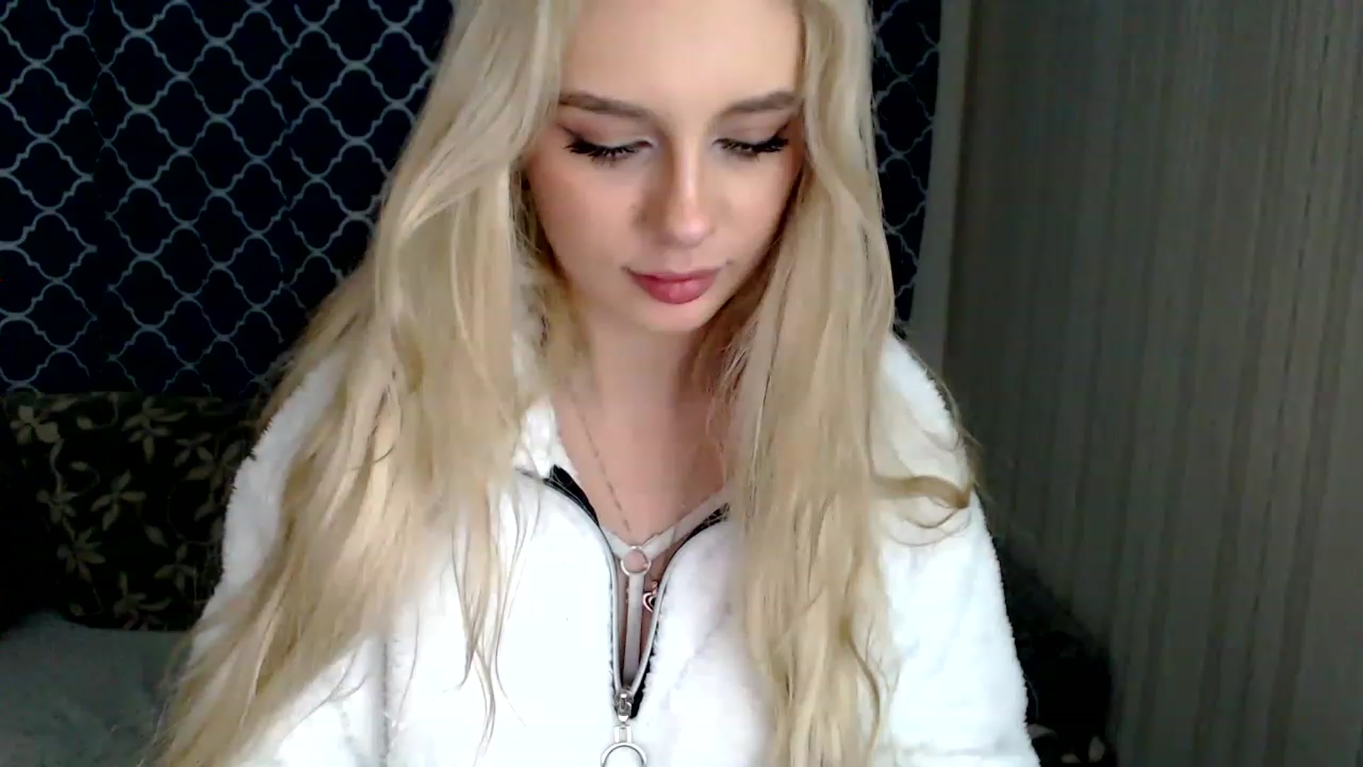 Gallery image thumbnail from Ririma_xo's myfreecams stream on, 12/06/2022, 12:30 image 19 of 20