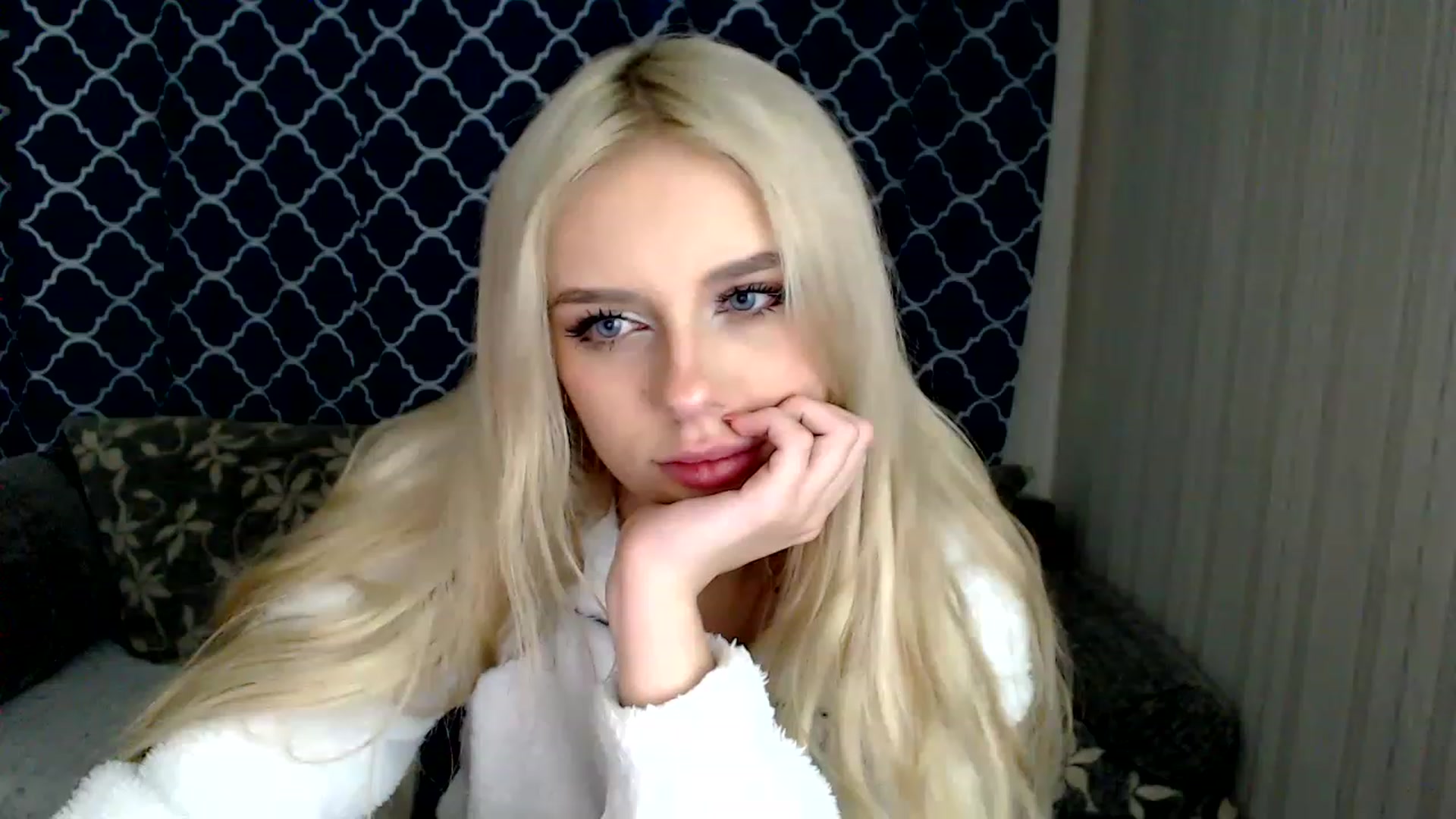 Gallery image thumbnail from Ririma_xo's myfreecams stream on, 12/06/2022, 12:30 image 6 of 20