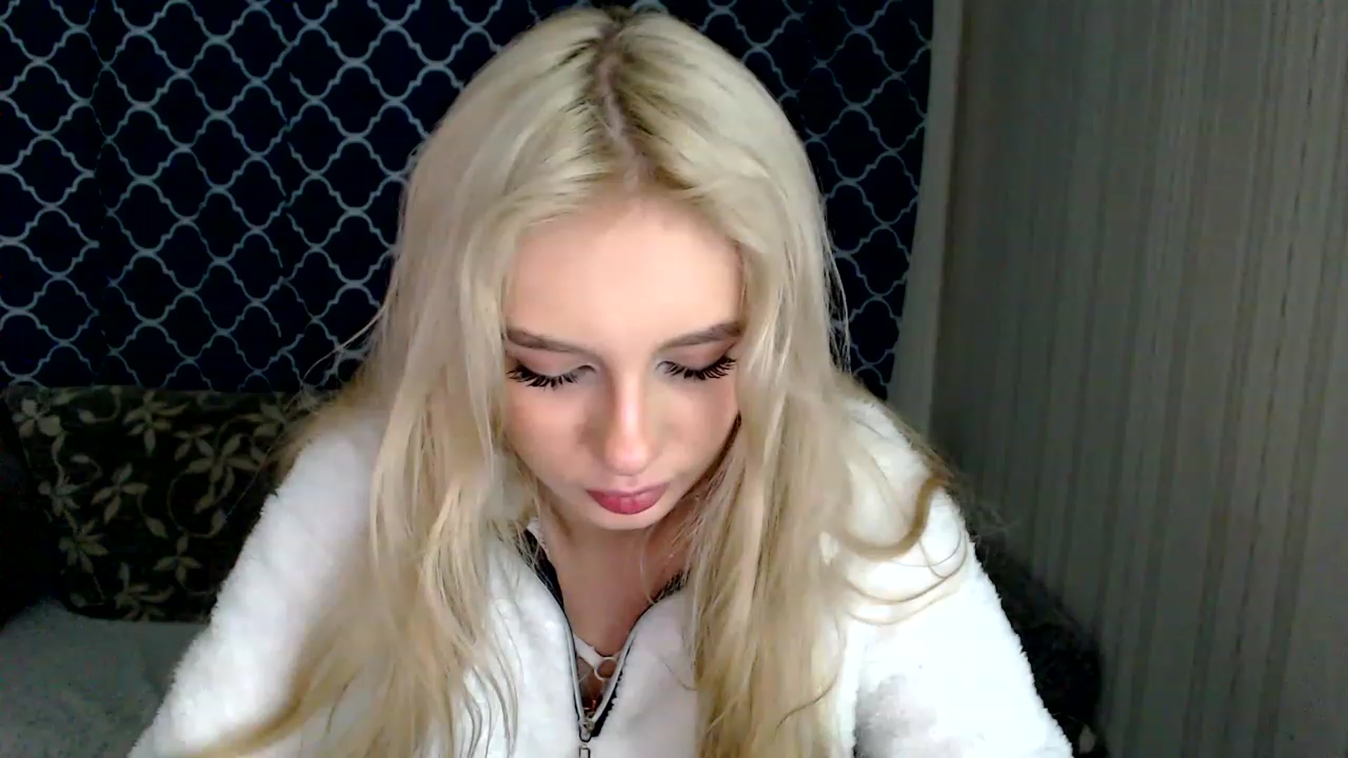 Gallery image thumbnail from Ririma_xo's myfreecams stream on, 12/06/2022, 12:30 image 17 of 20