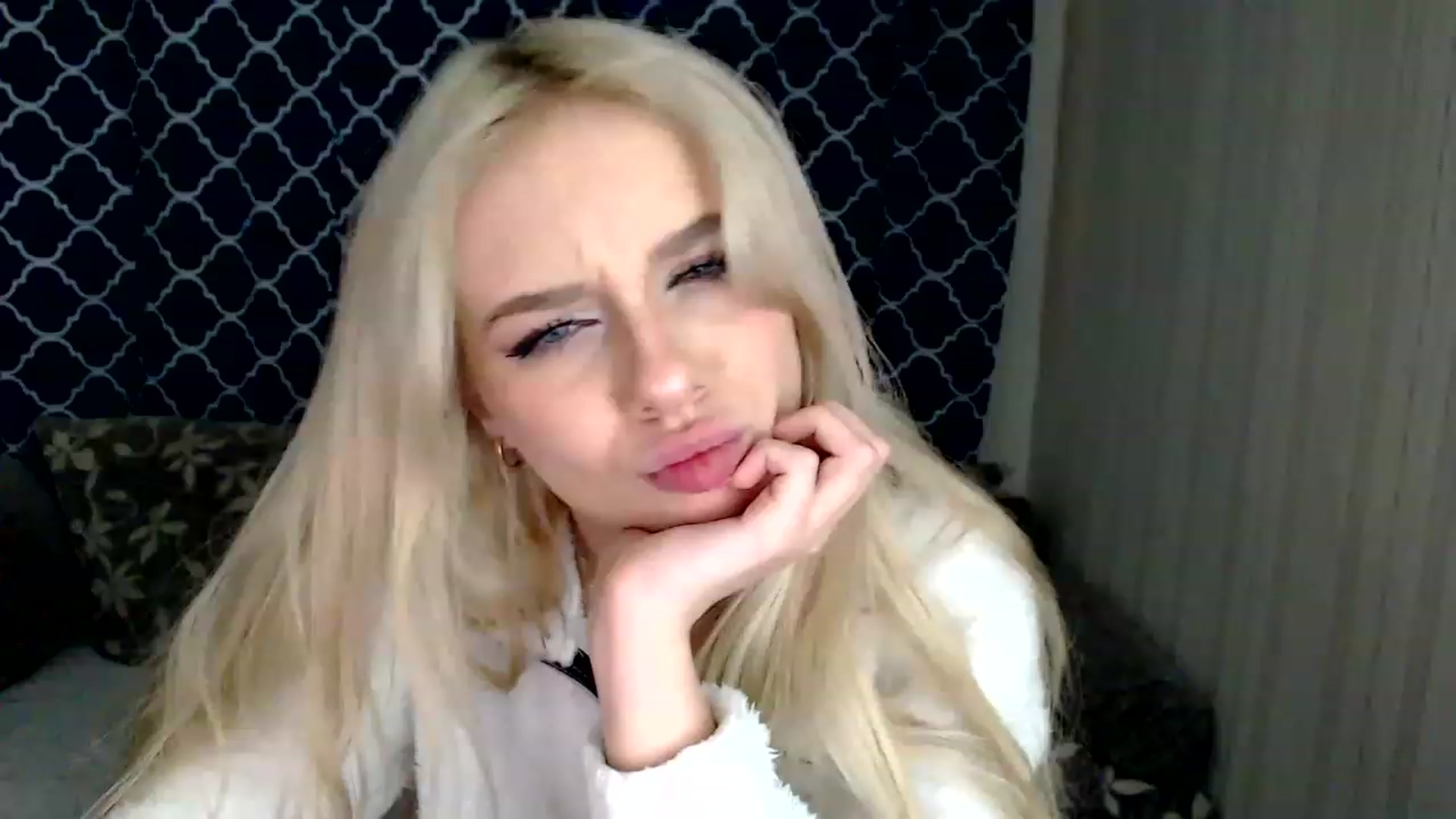 Gallery image thumbnail from Ririma_xo's myfreecams stream on, 12/06/2022, 12:30 image 11 of 20
