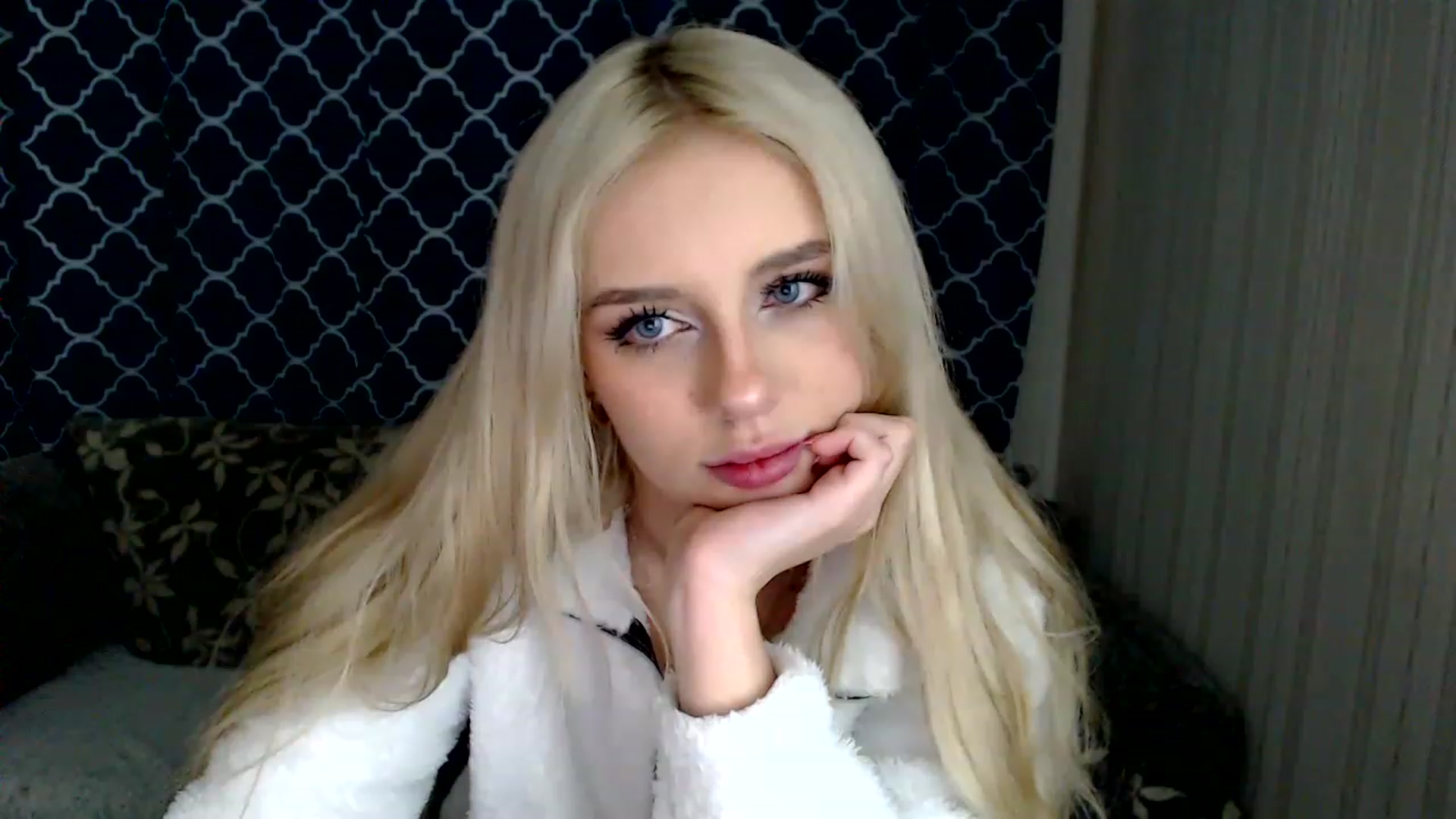 Gallery image thumbnail from Ririma_xo's myfreecams stream on, 12/06/2022, 12:30 image 5 of 20