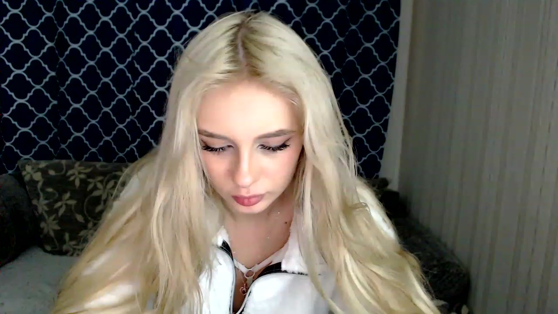 Gallery image thumbnail from Ririma_xo's myfreecams stream on, 12/06/2022, 12:30 image 8 of 20