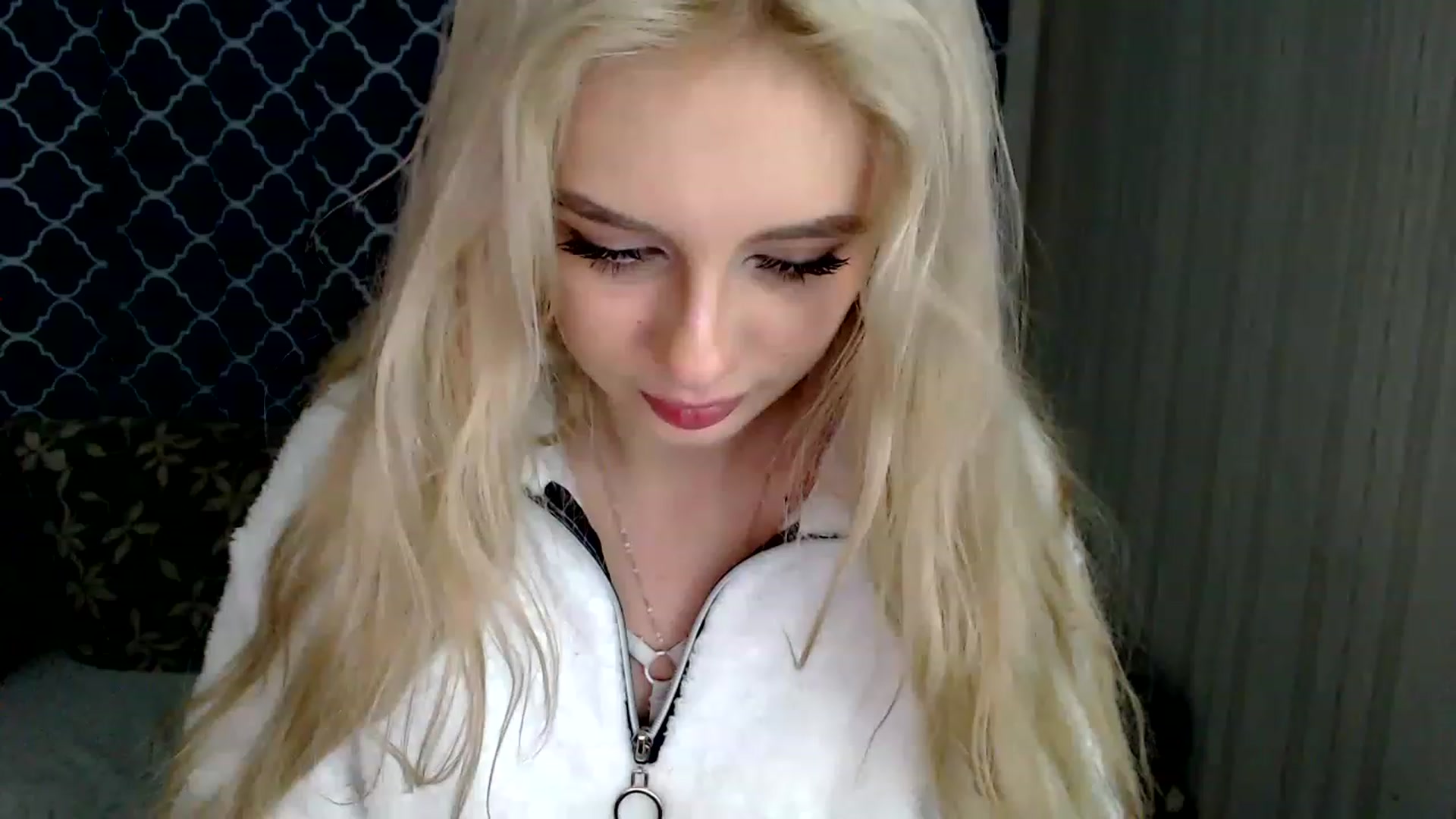 Gallery image thumbnail from Ririma_xo's myfreecams stream on, 12/06/2022, 12:30 image 16 of 20