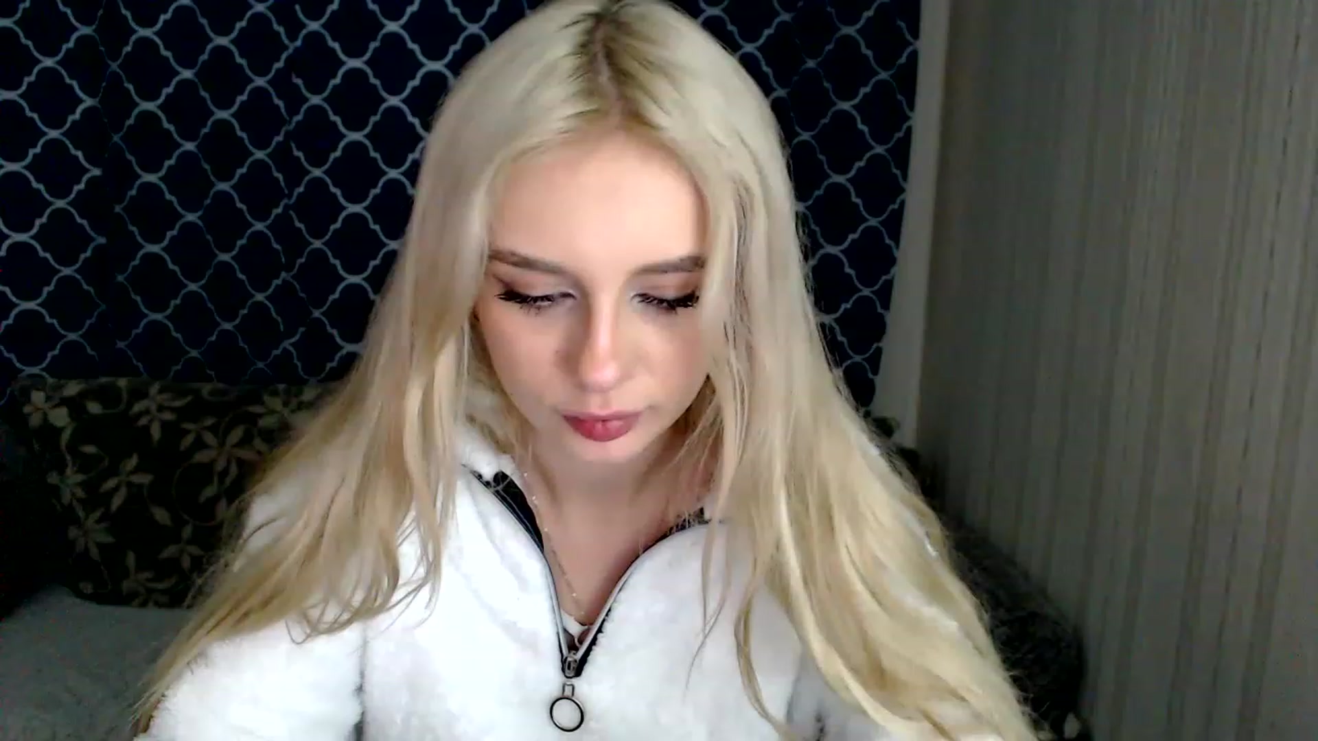 Gallery image thumbnail from Ririma_xo's myfreecams stream on, 12/06/2022, 12:30 image 15 of 20