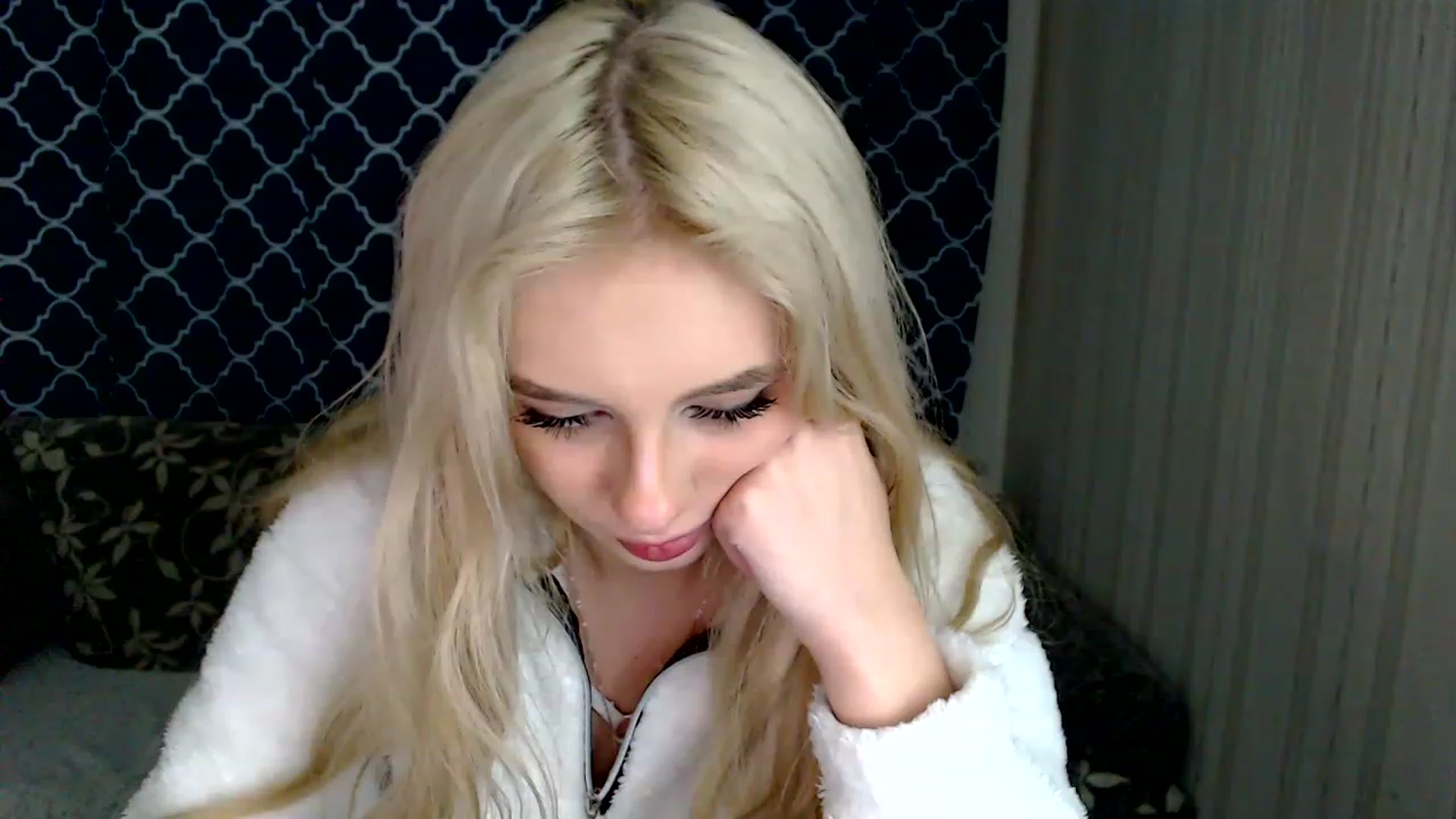 Gallery image thumbnail from Ririma_xo's myfreecams stream on, 12/06/2022, 12:30 image 18 of 20