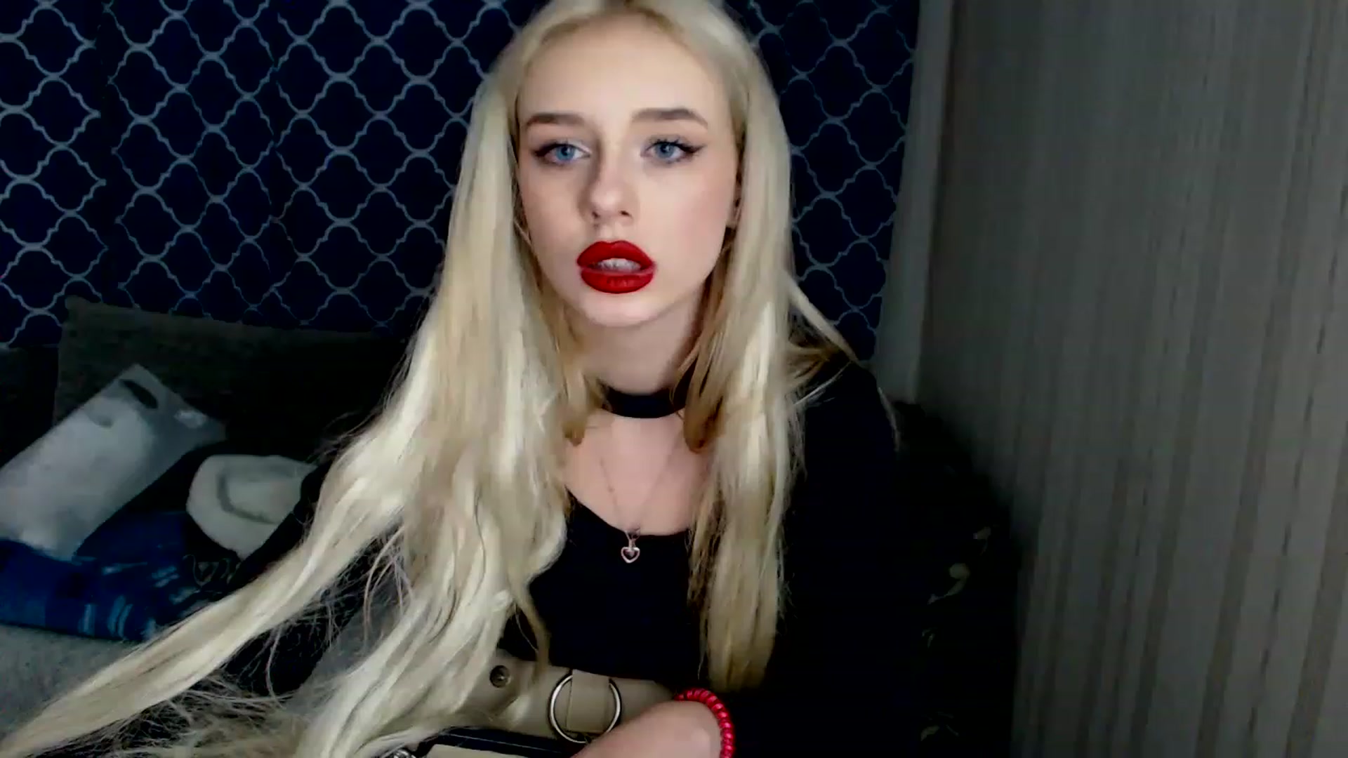 Gallery image thumbnail from Ririma_xo's myfreecams stream on, 12/07/2022, 13:09 image 1 of 20