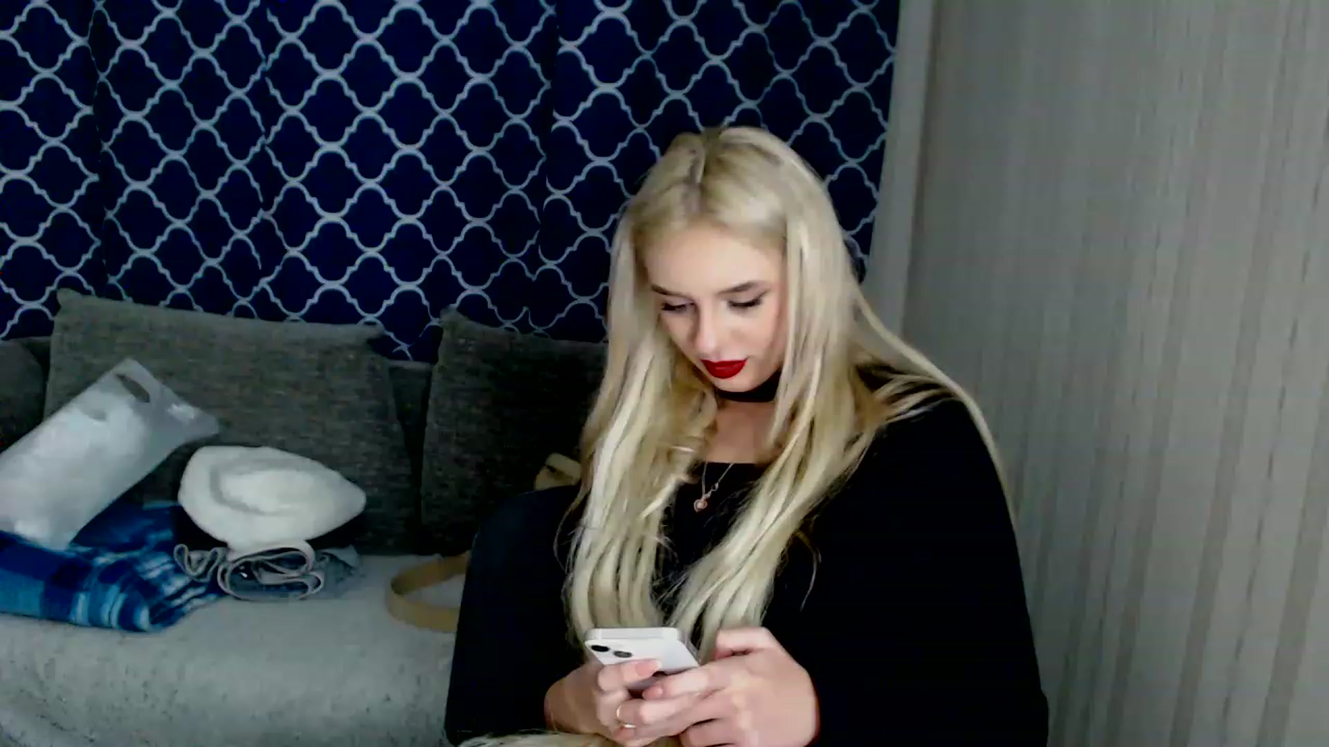 Gallery image thumbnail from Ririma_xo's myfreecams stream on, 12/07/2022, 13:09 image 5 of 20