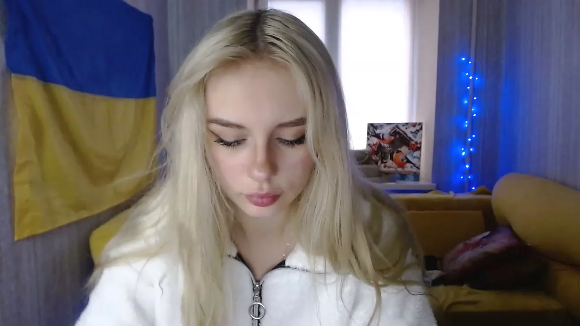 Gallery image thumbnail from Ririma_xo's myfreecams stream on, 12/08/2022, 11:16 image 17 of 20