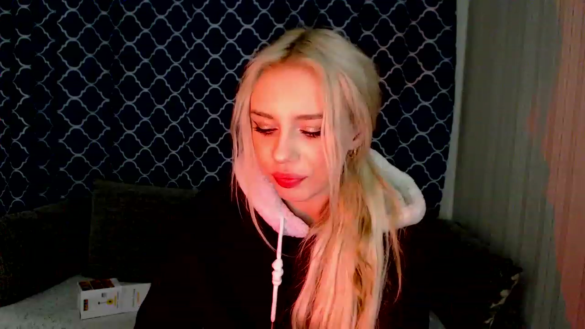 Gallery image thumbnail from Ririma_xo's myfreecams stream on, 12/10/2022, 12:38 image 12 of 20