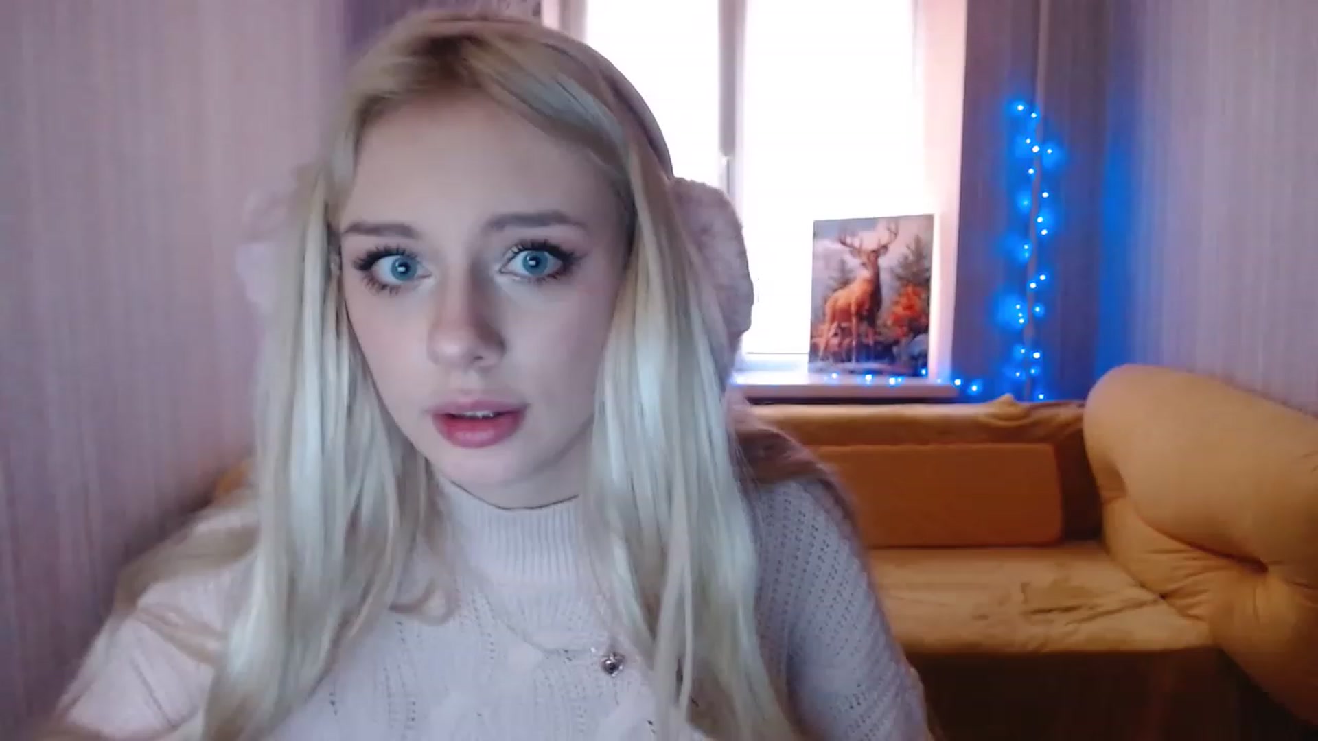 Gallery image thumbnail from Ririma_xo's myfreecams stream on, 12/17/2022, 11:50 image 10 of 20