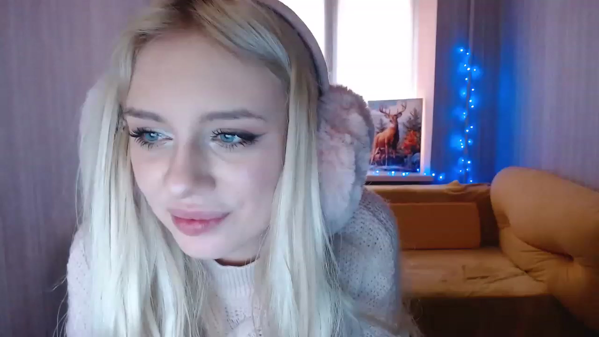 Gallery image thumbnail from Ririma_xo's myfreecams stream on, 12/17/2022, 11:50 image 16 of 20