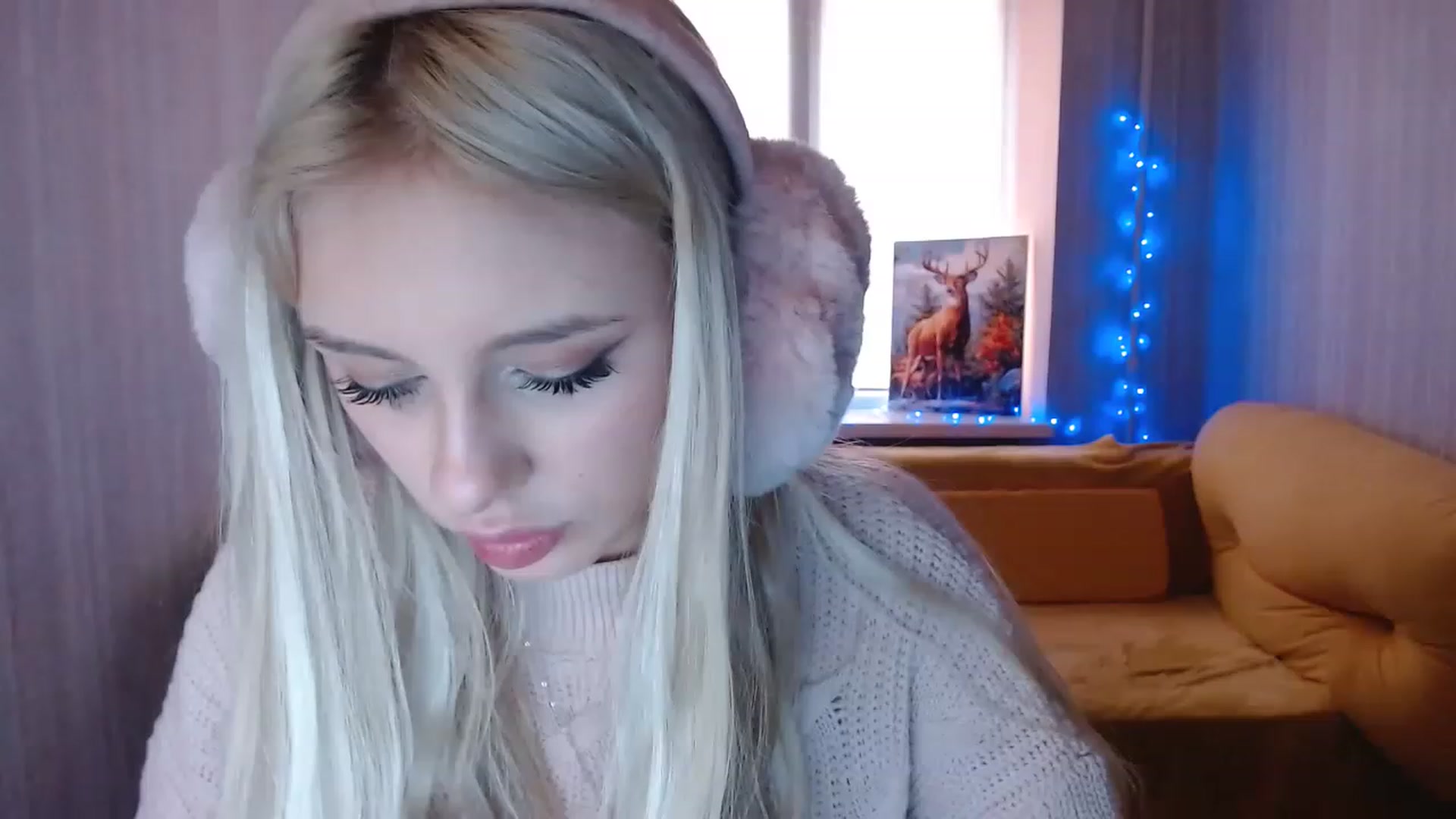Gallery image thumbnail from Ririma_xo's myfreecams stream on, 12/17/2022, 11:50 image 15 of 20