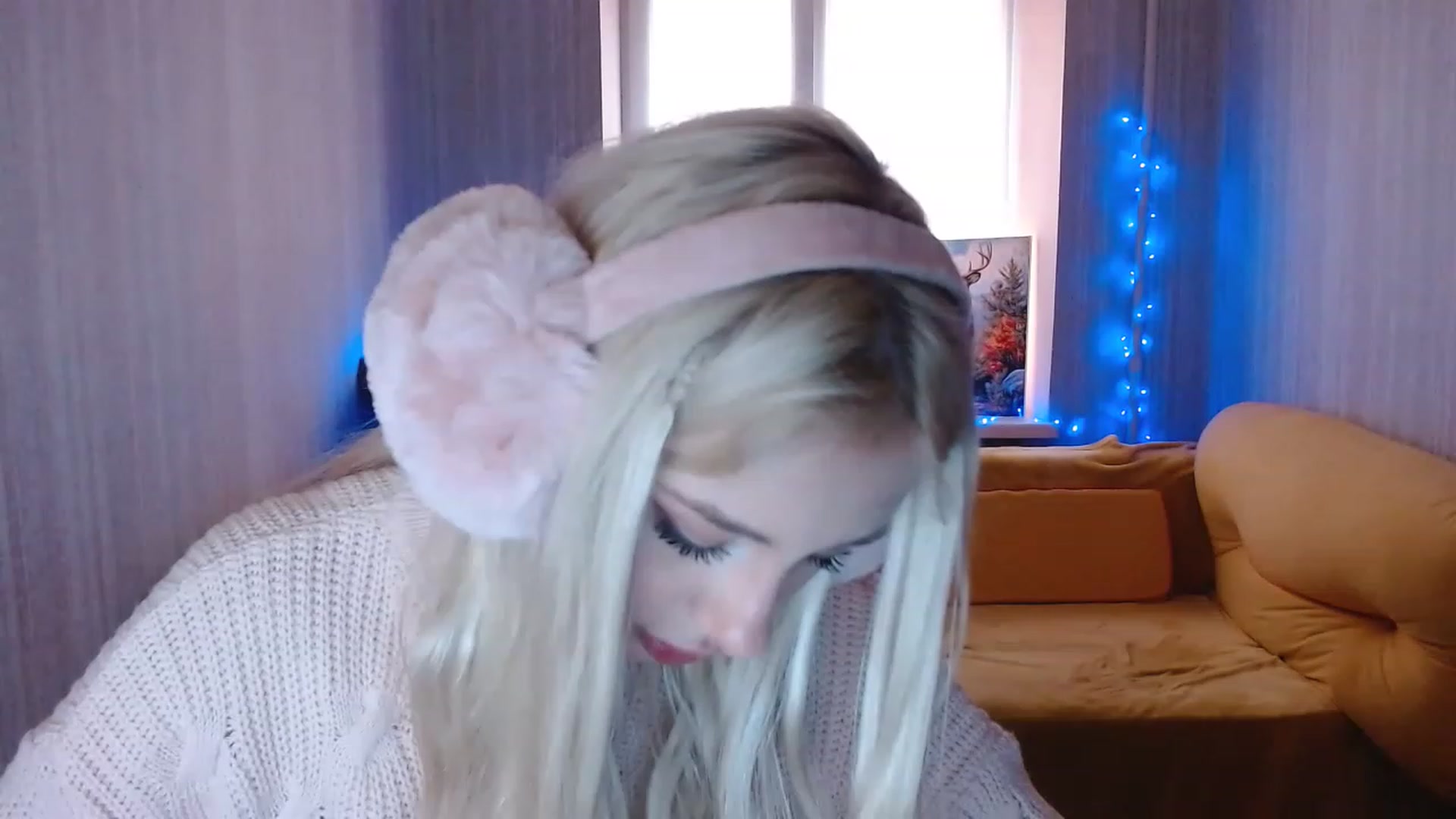 Gallery image thumbnail from Ririma_xo's myfreecams stream on, 12/17/2022, 11:50 image 13 of 20