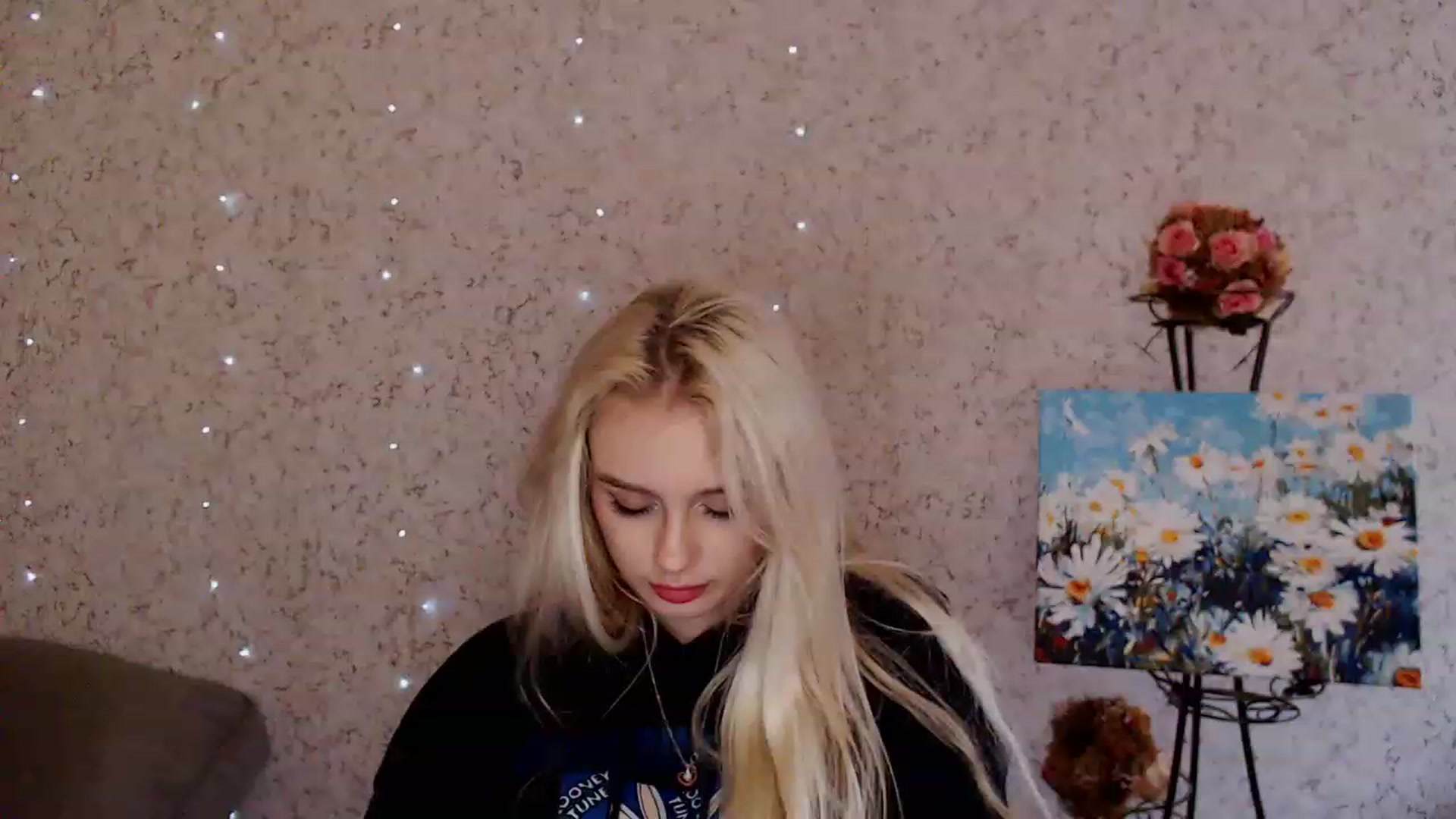 Gallery image thumbnail from Ririma_xo's myfreecams stream on, 12/22/2022, 11:01 image 18 of 20