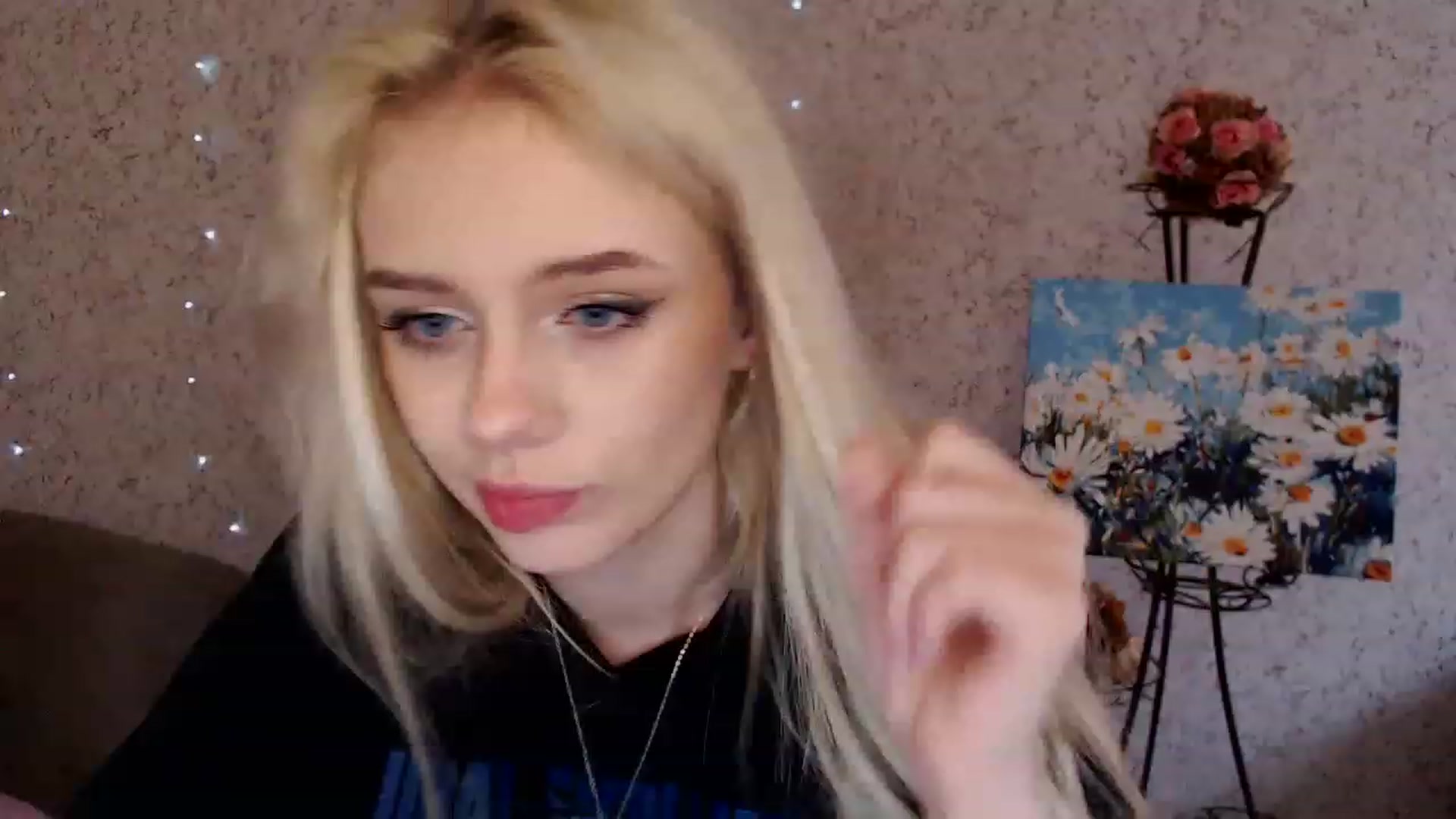 Gallery image thumbnail from Ririma_xo's myfreecams stream on, 12/22/2022, 11:01 image 19 of 20