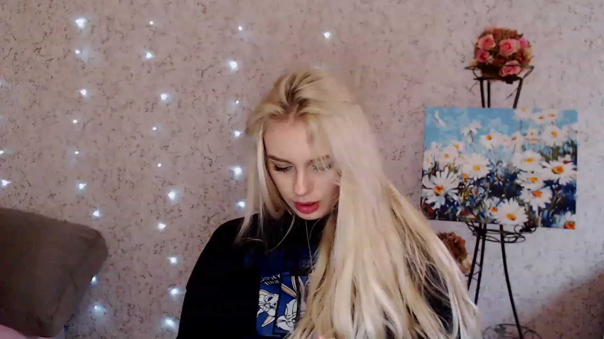 Gallery image thumbnail from Ririma_xo's myfreecams stream on, 12/22/2022, 11:01 image 9 of 20