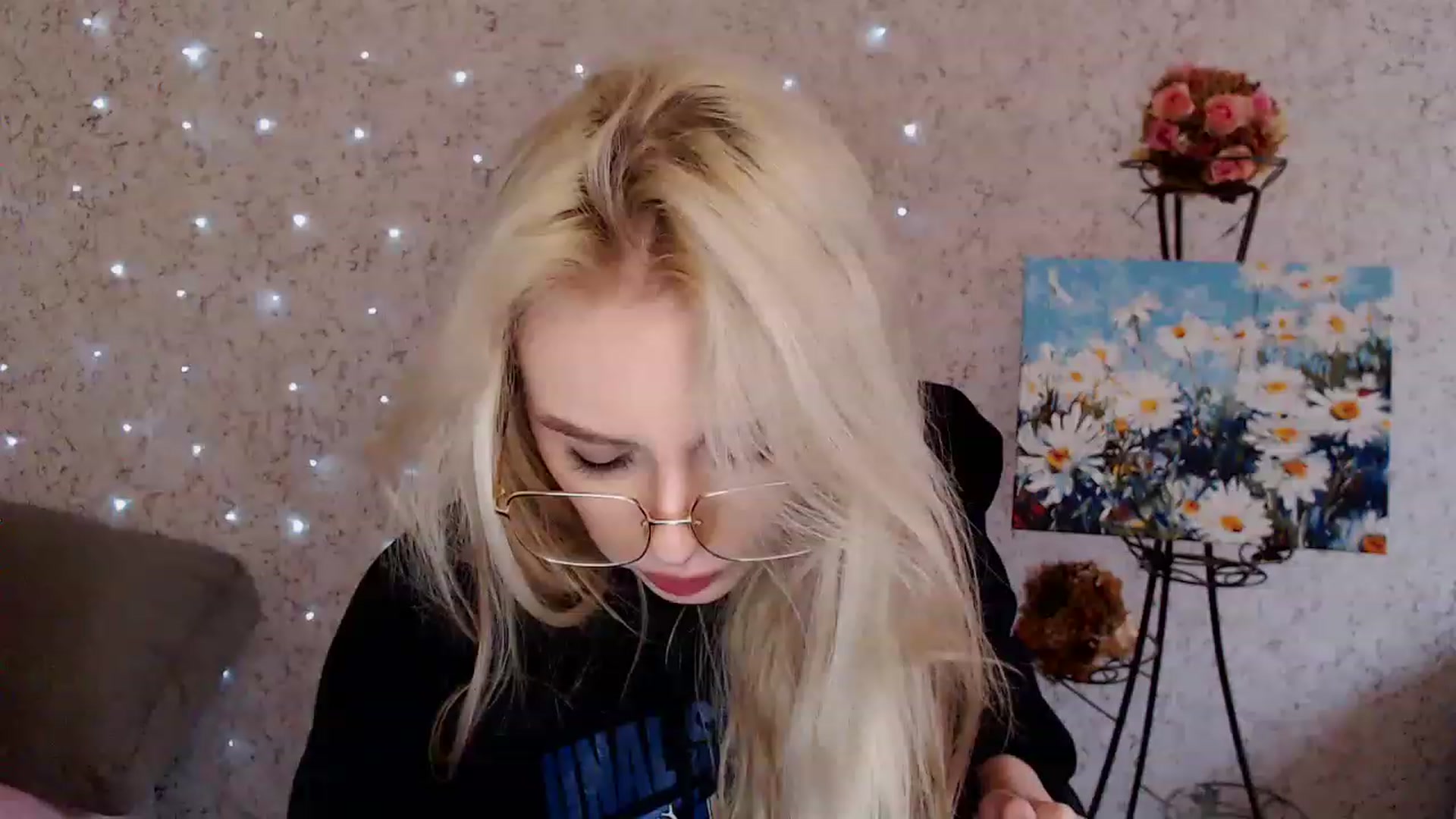 Gallery image thumbnail from Ririma_xo's myfreecams stream on, 12/22/2022, 11:01 image 5 of 20