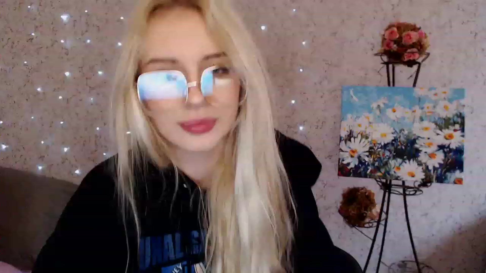 Gallery image thumbnail from Ririma_xo's myfreecams stream on, 12/22/2022, 11:01 image 4 of 20
