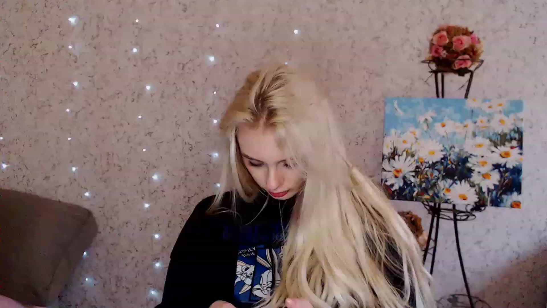 Gallery image thumbnail from Ririma_xo's myfreecams stream on, 12/22/2022, 11:01 image 8 of 20