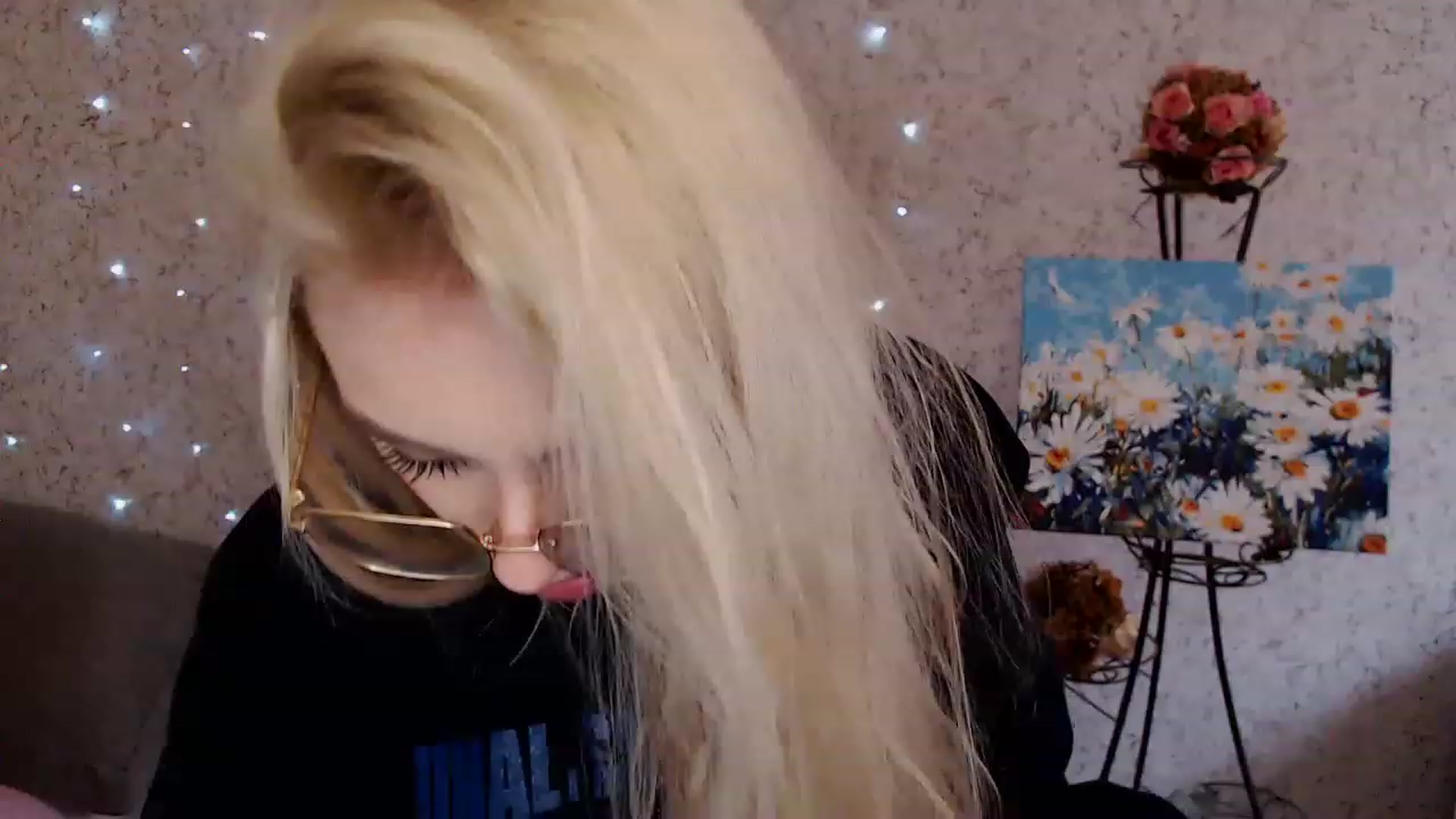 Gallery image thumbnail from Ririma_xo's myfreecams stream on, 12/22/2022, 11:01 image 2 of 20