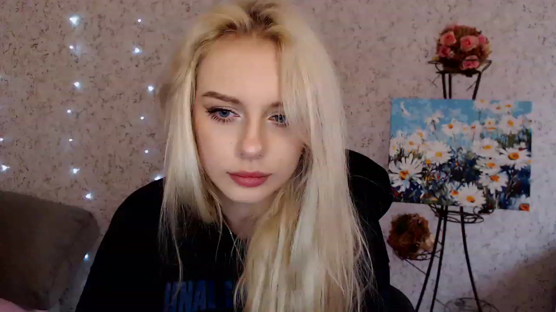 Gallery image thumbnail from Ririma_xo's myfreecams stream on, 12/22/2022, 11:01 image 15 of 20