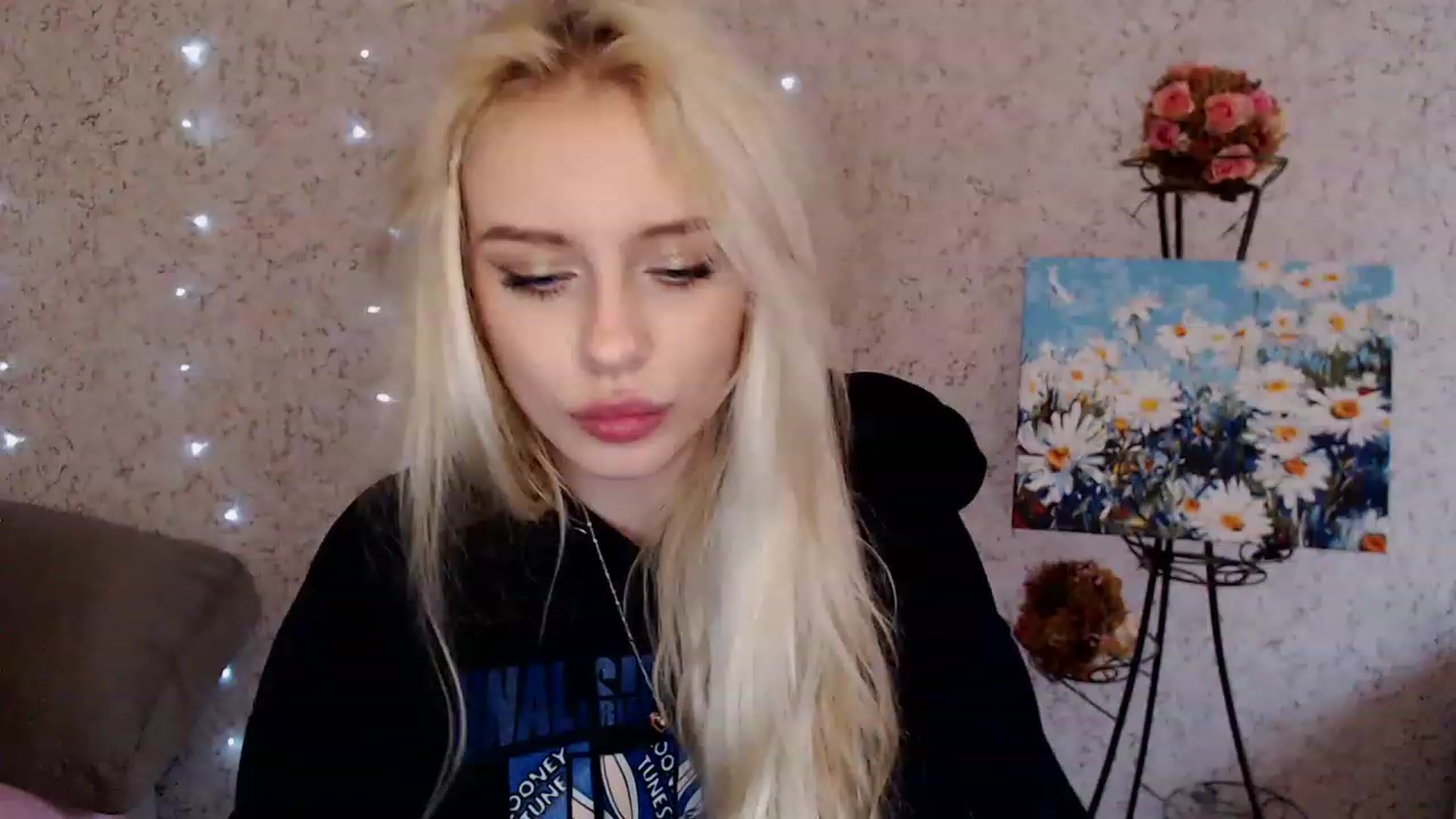 Gallery image thumbnail from Ririma_xo's myfreecams stream on, 12/22/2022, 11:01 image 12 of 20