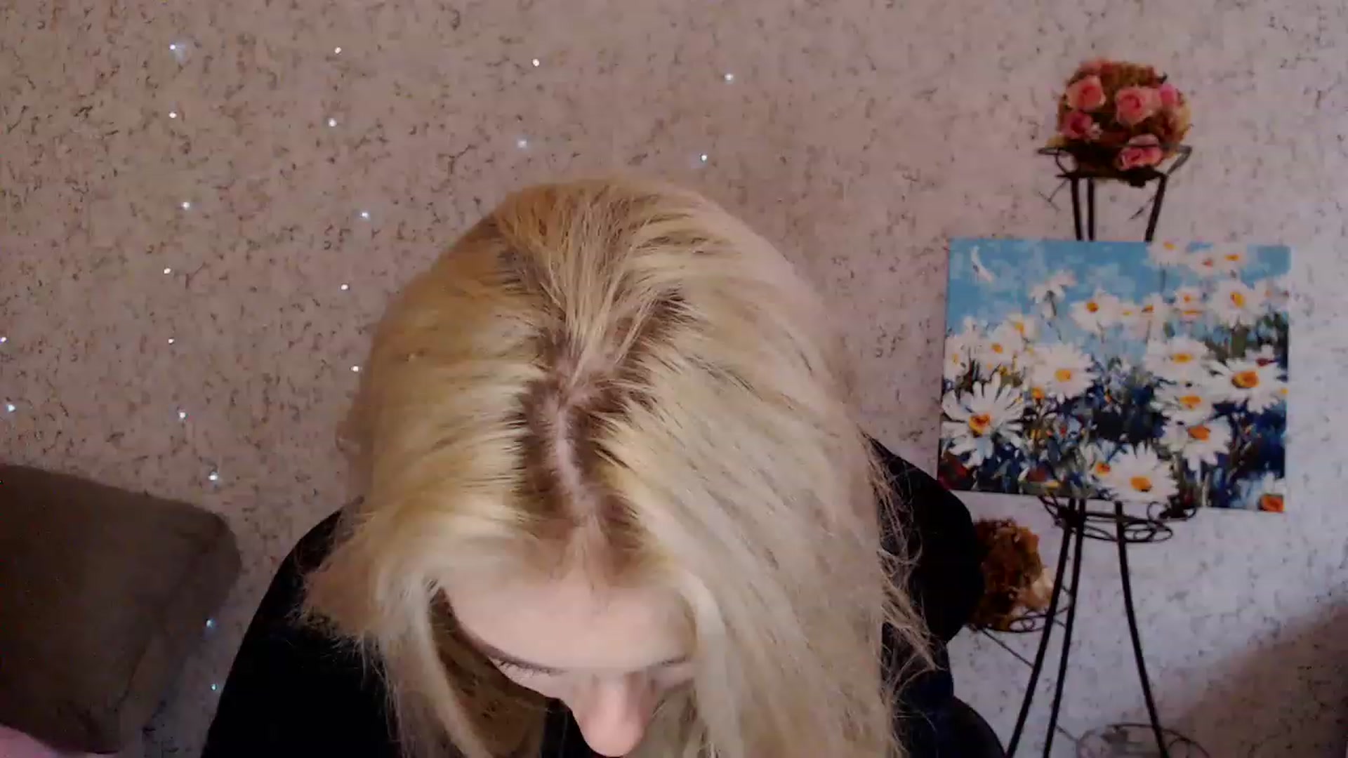 Gallery image thumbnail from Ririma_xo's myfreecams stream on, 12/22/2022, 11:01 image 16 of 20