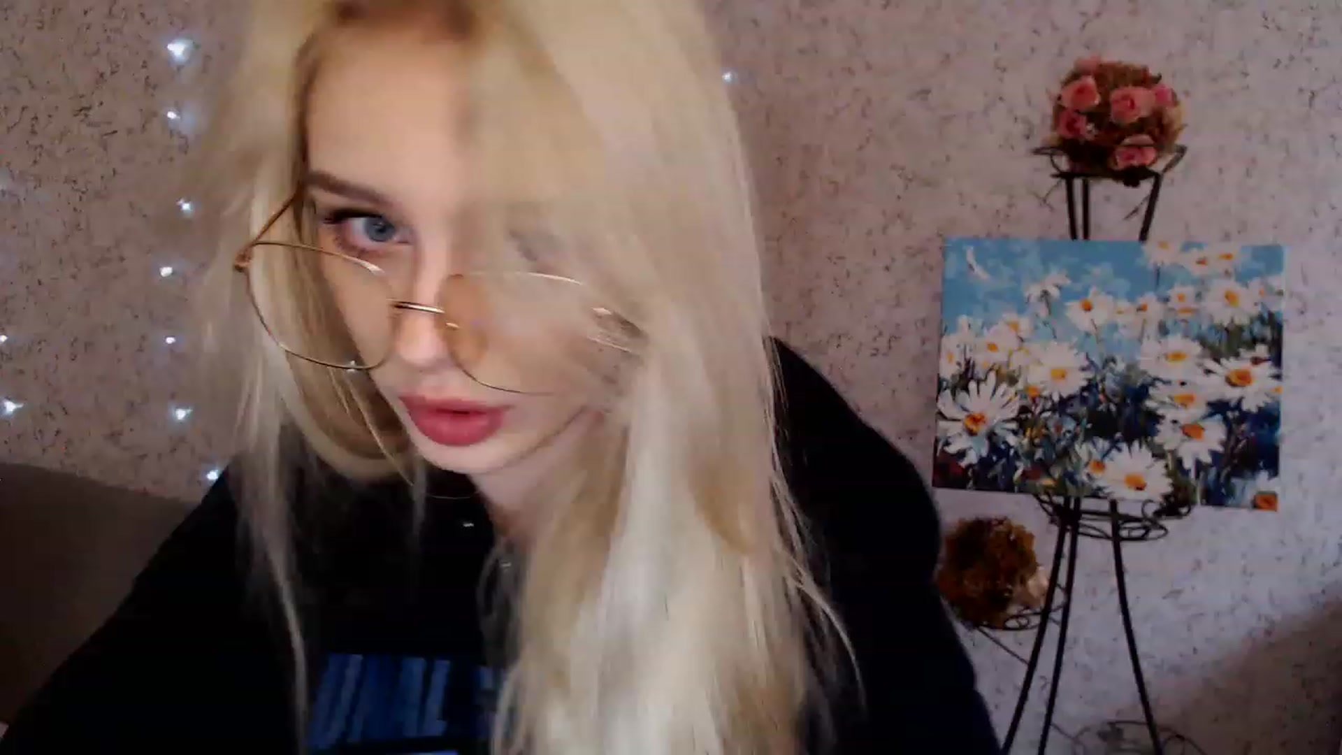 Gallery image thumbnail from Ririma_xo's myfreecams stream on, 12/22/2022, 11:01 image 6 of 20