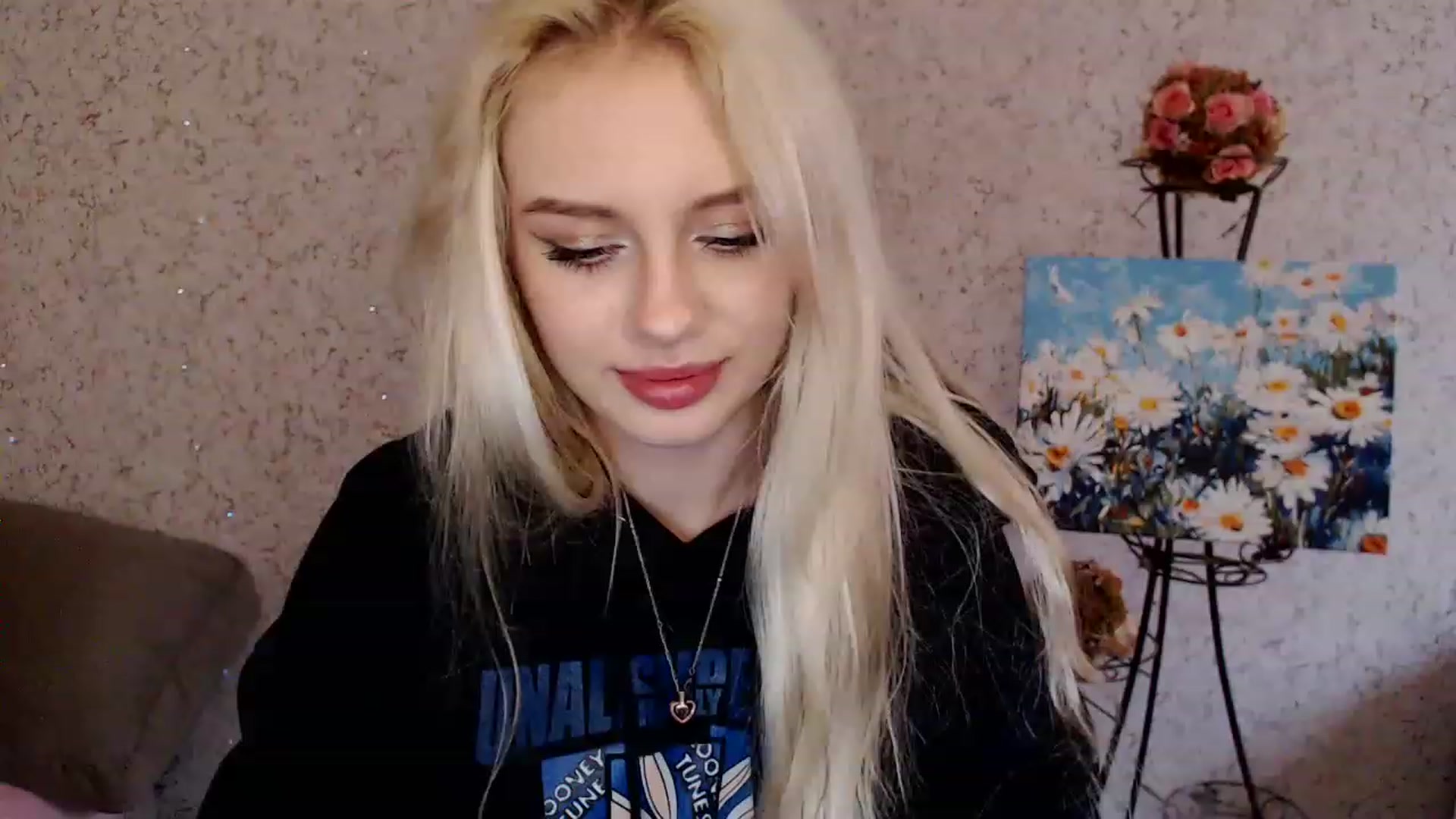 Gallery image thumbnail from Ririma_xo's myfreecams stream on, 12/22/2022, 11:01 image 17 of 20