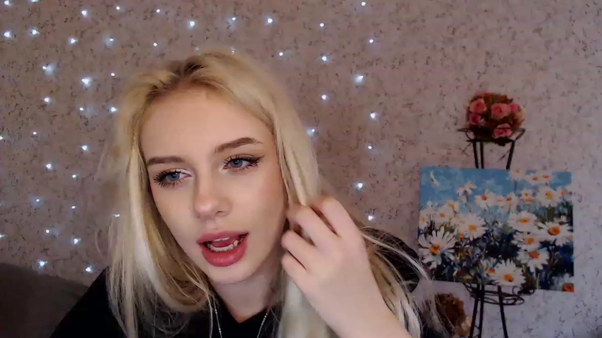 Gallery image thumbnail from Ririma_xo's myfreecams stream on, 12/22/2022, 11:01 image 20 of 20