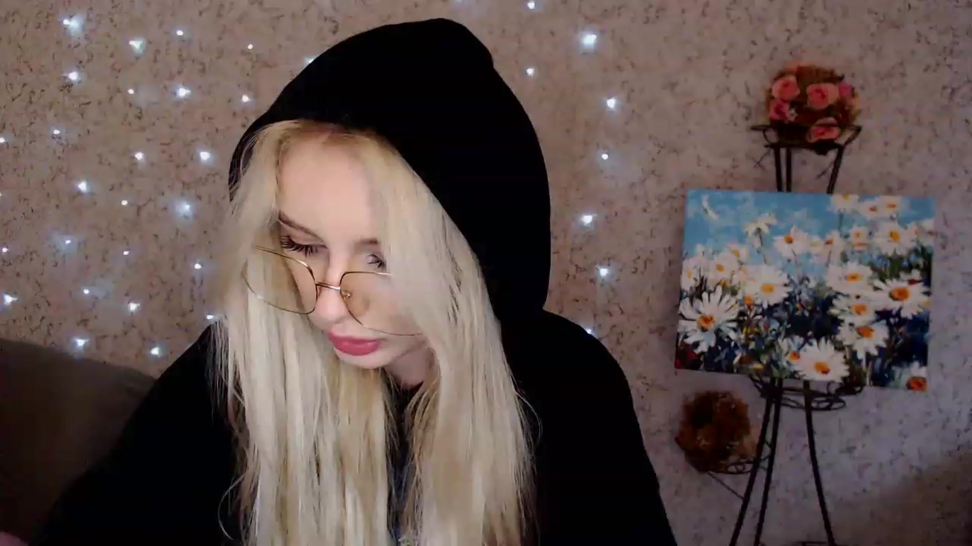 Gallery image thumbnail from Ririma_xo's myfreecams stream on, 12/22/2022, 13:03 image 5 of 20