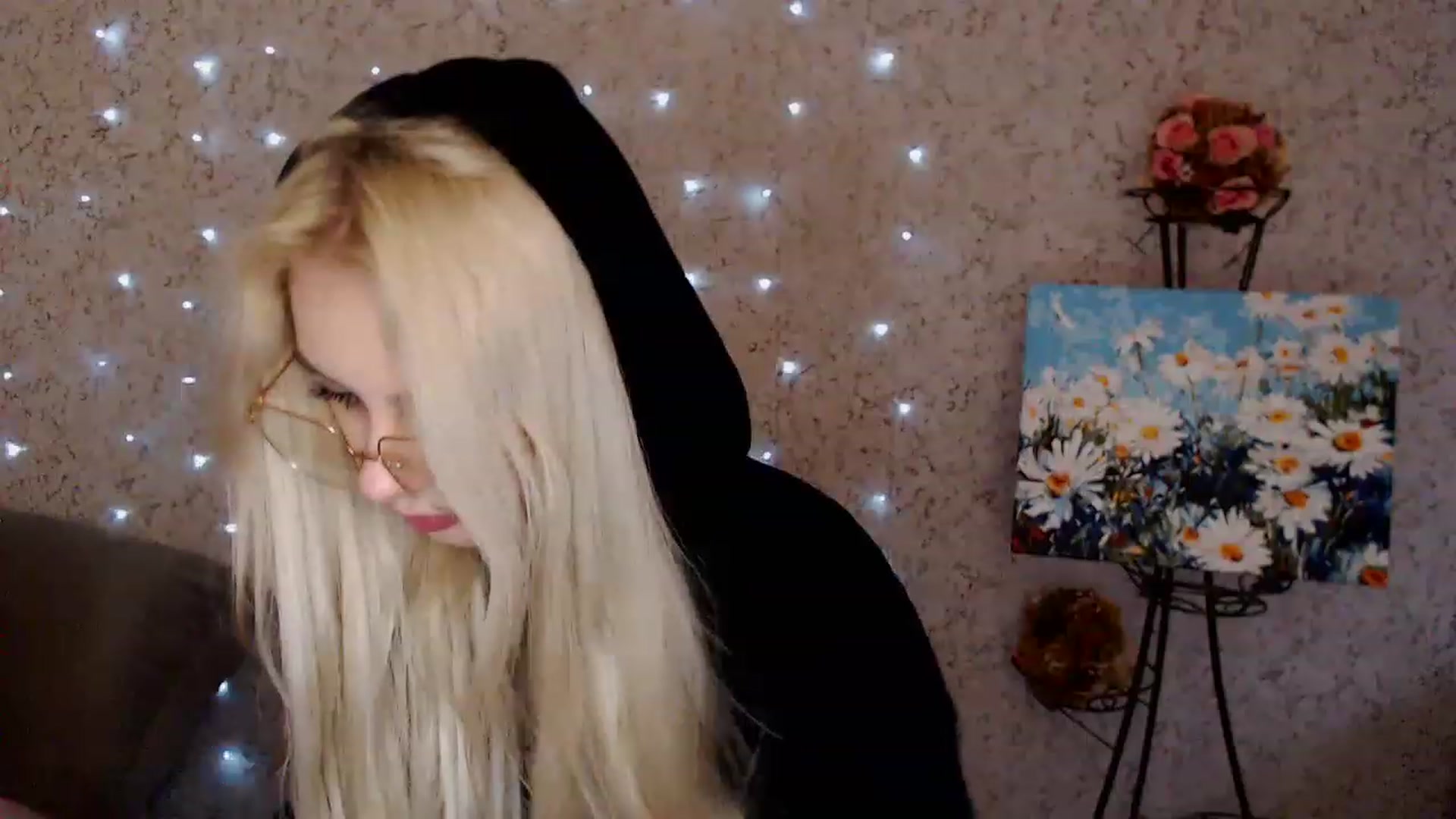 Gallery image thumbnail from Ririma_xo's myfreecams stream on, 12/22/2022, 13:03 image 16 of 20