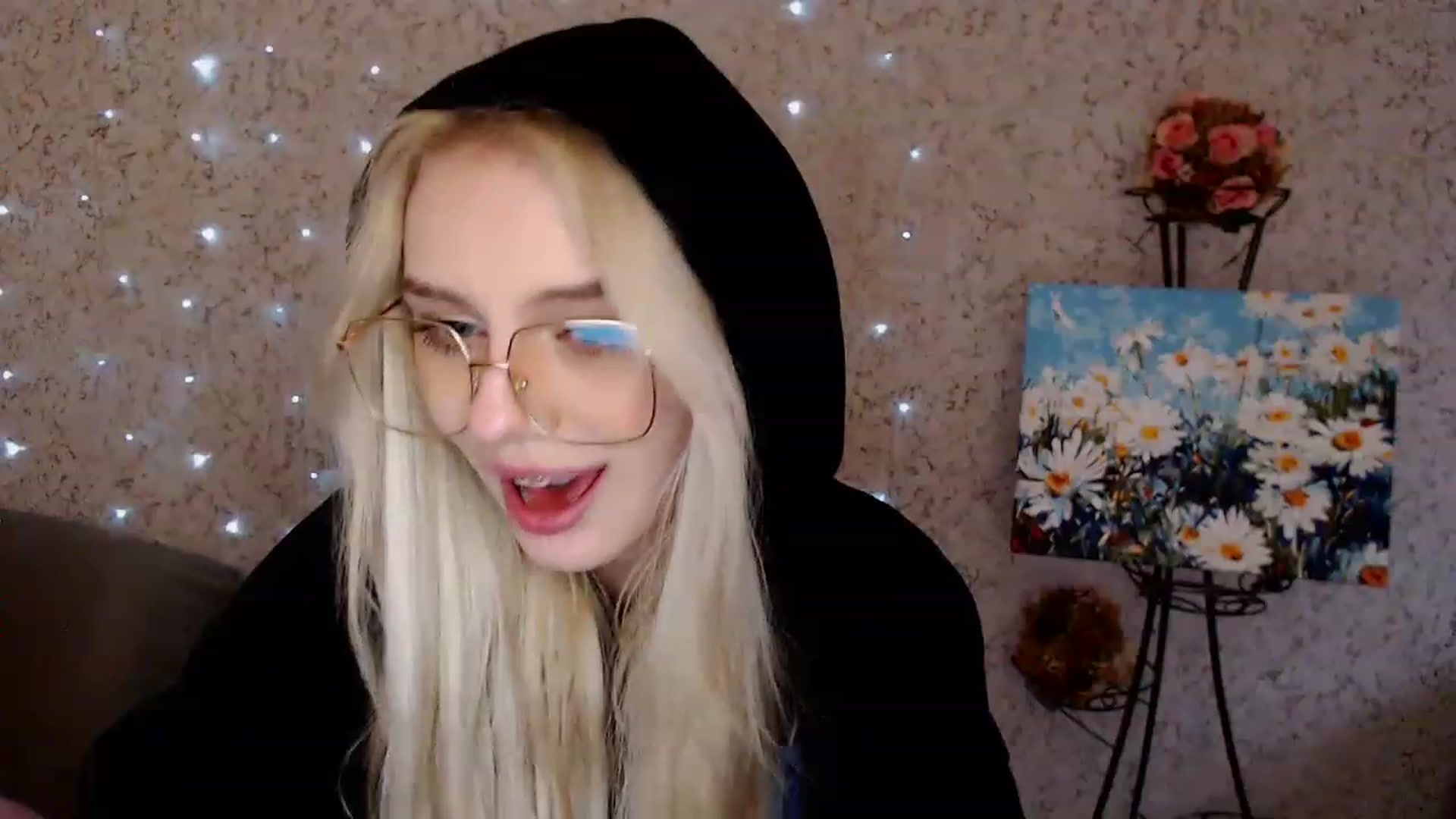 Gallery image thumbnail from Ririma_xo's myfreecams stream on, 12/22/2022, 13:03 image 3 of 20